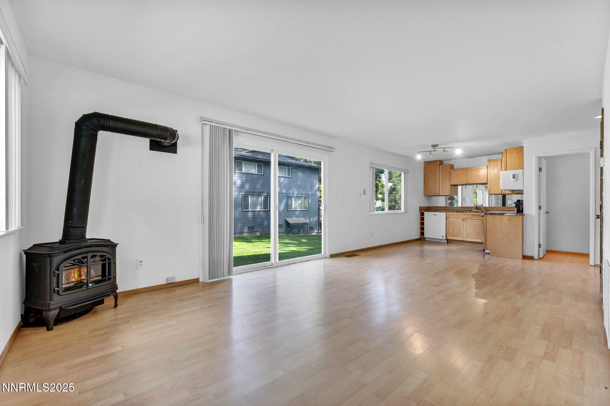 29-web-or-mls-827-robin-dr-8