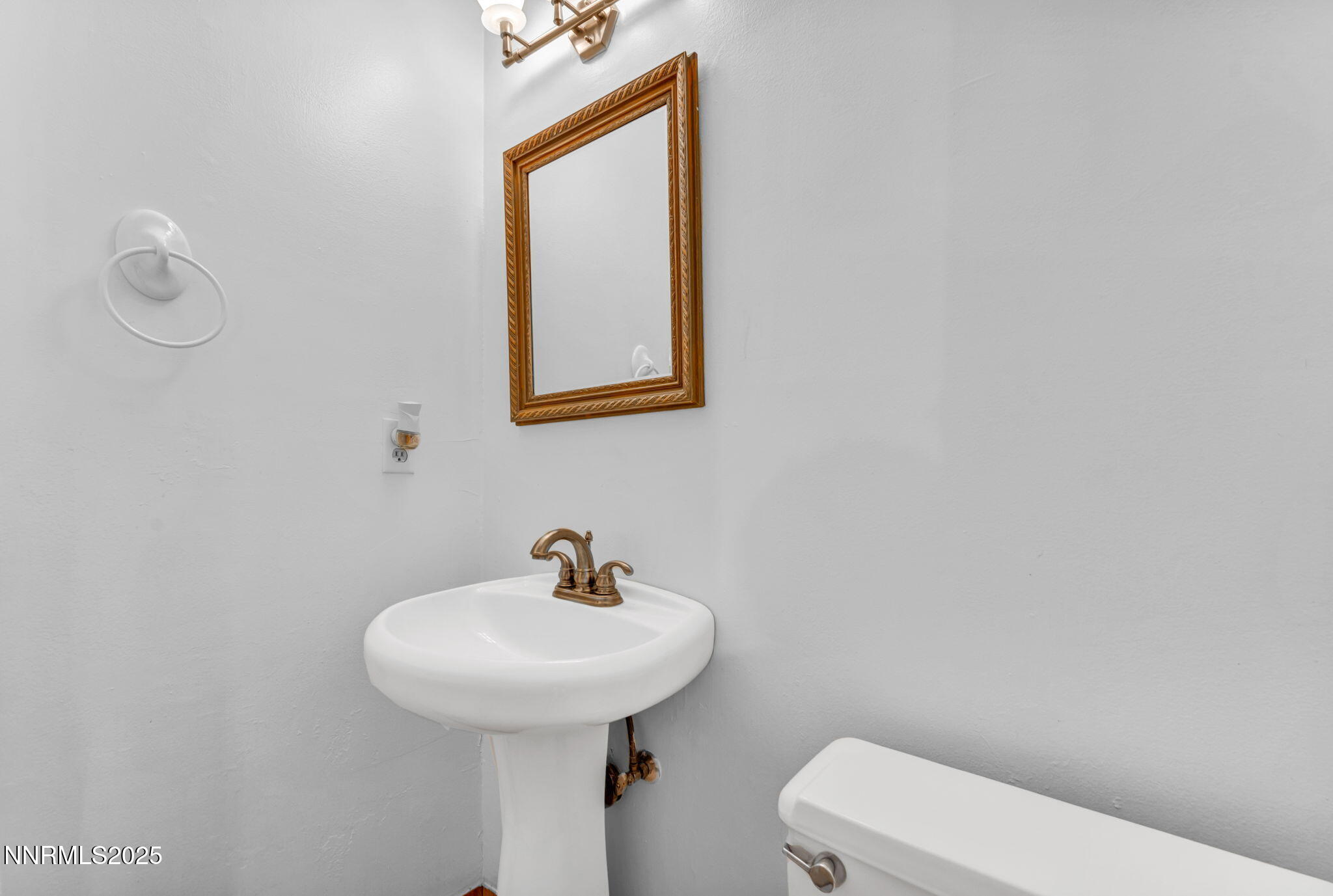 34-web-or-mls-827-robin-dr-8