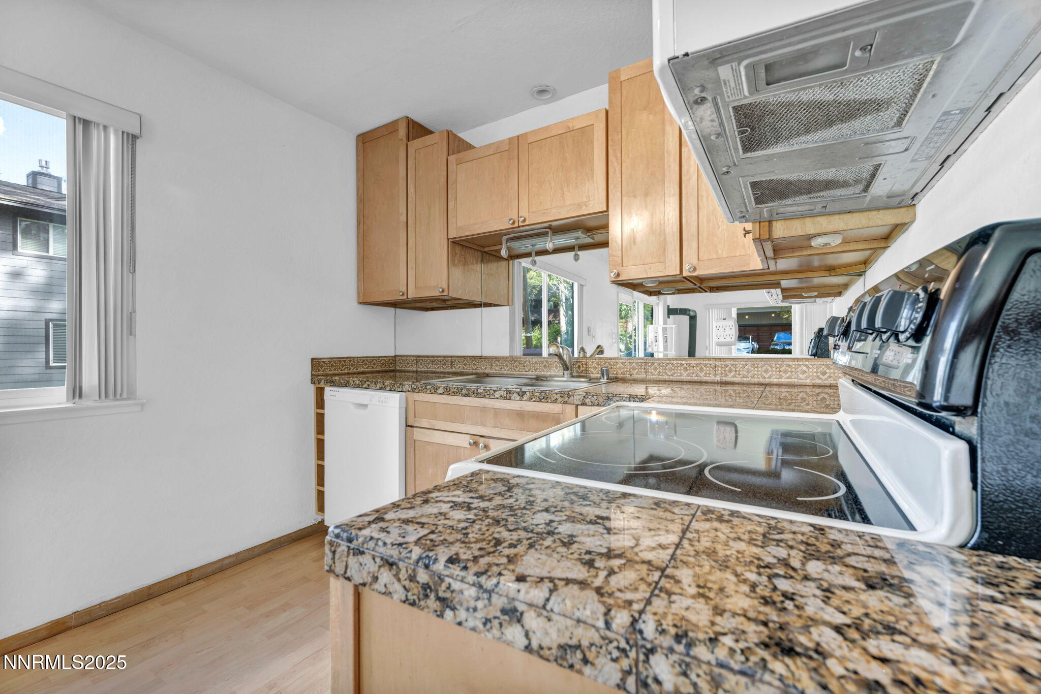 31-web-or-mls-827-robin-dr-8