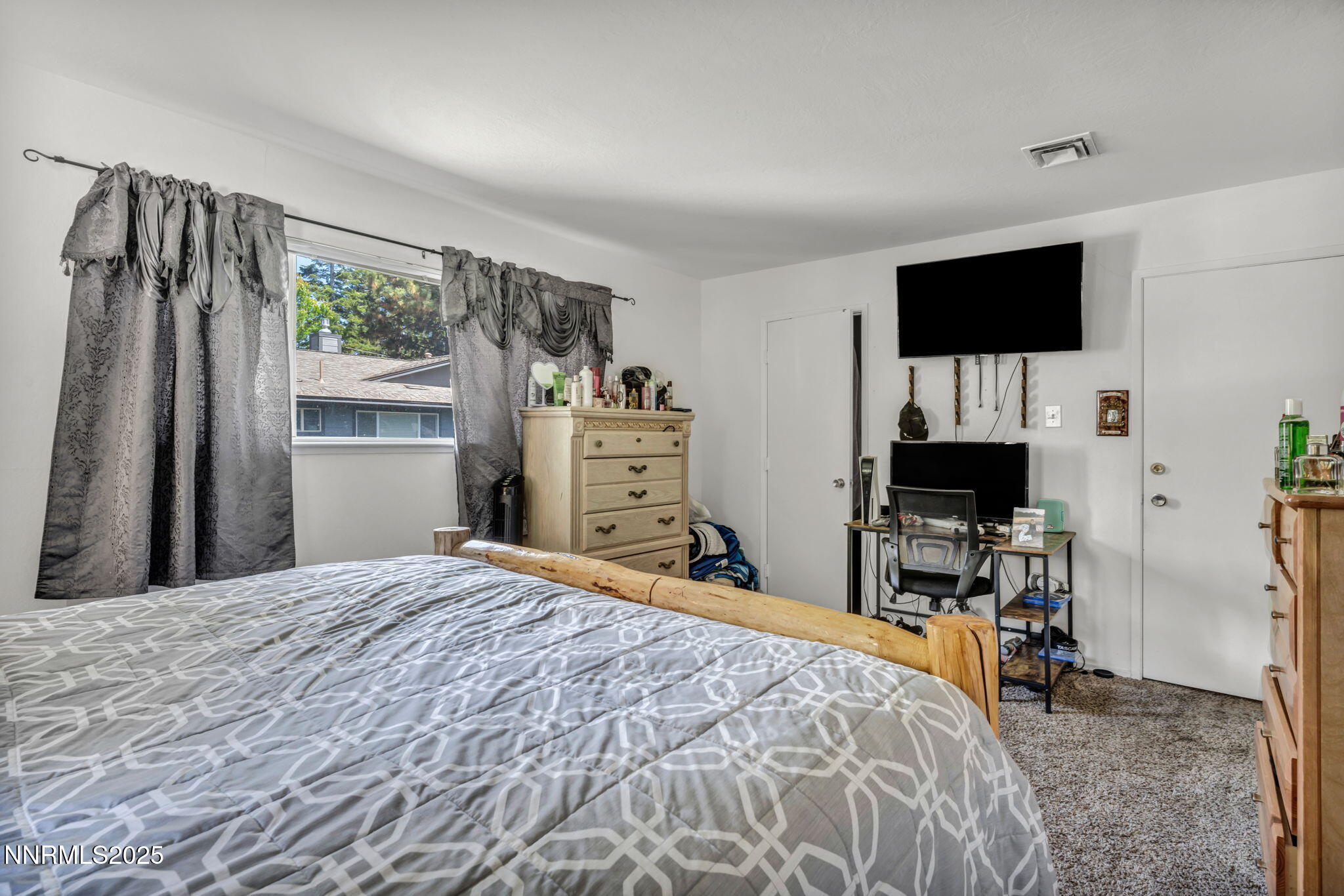 12-web-or-mls-827-robin-dr-8