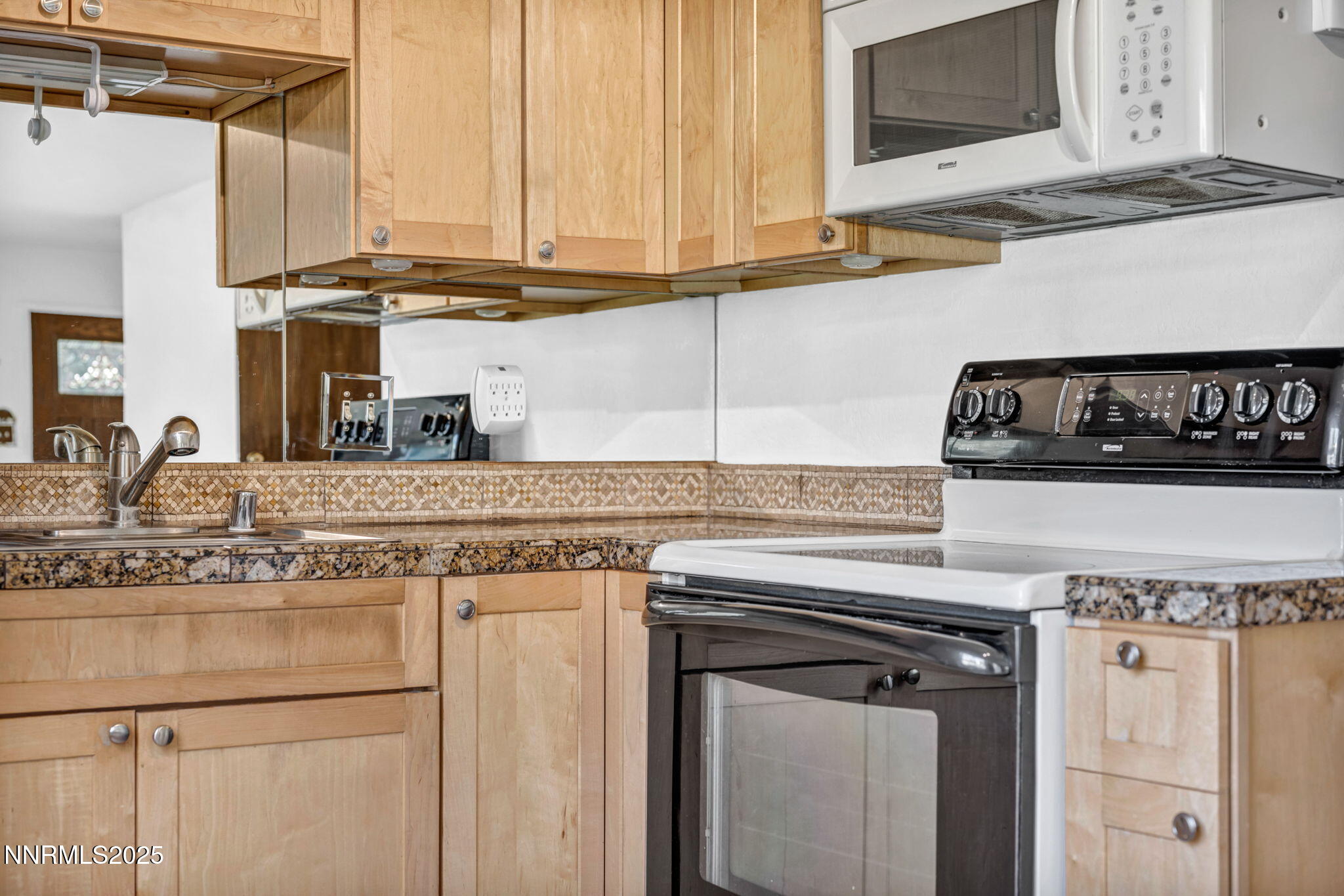 28-web-or-mls-827-robin-dr-8