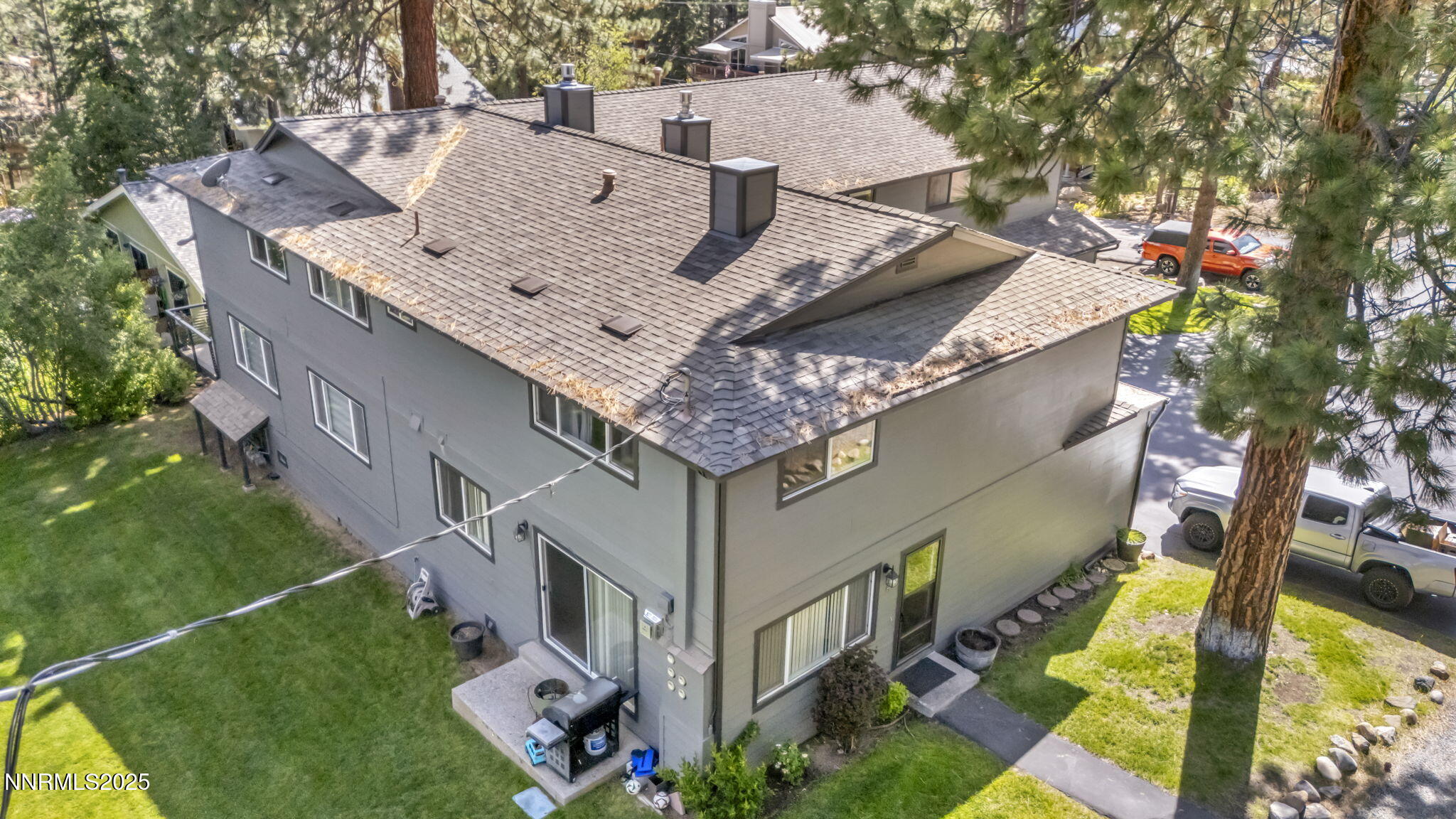 8-web-or-mls-827-robin-dr-8