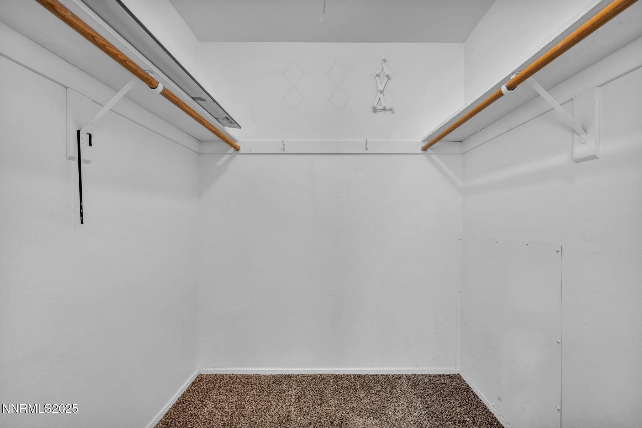 21-web-or-mls-827-robin-dr-8