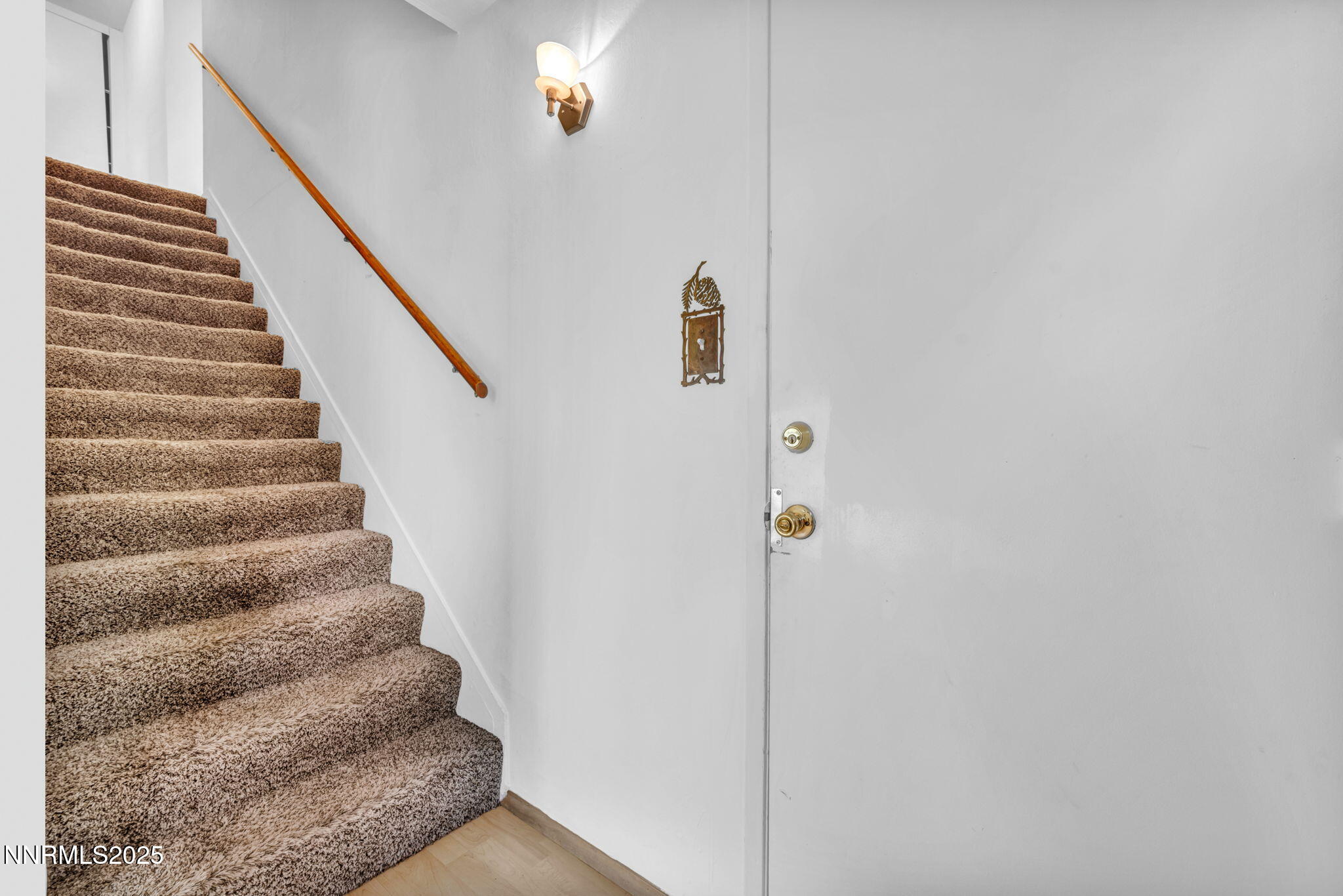 35-web-or-mls-827-robin-dr-8