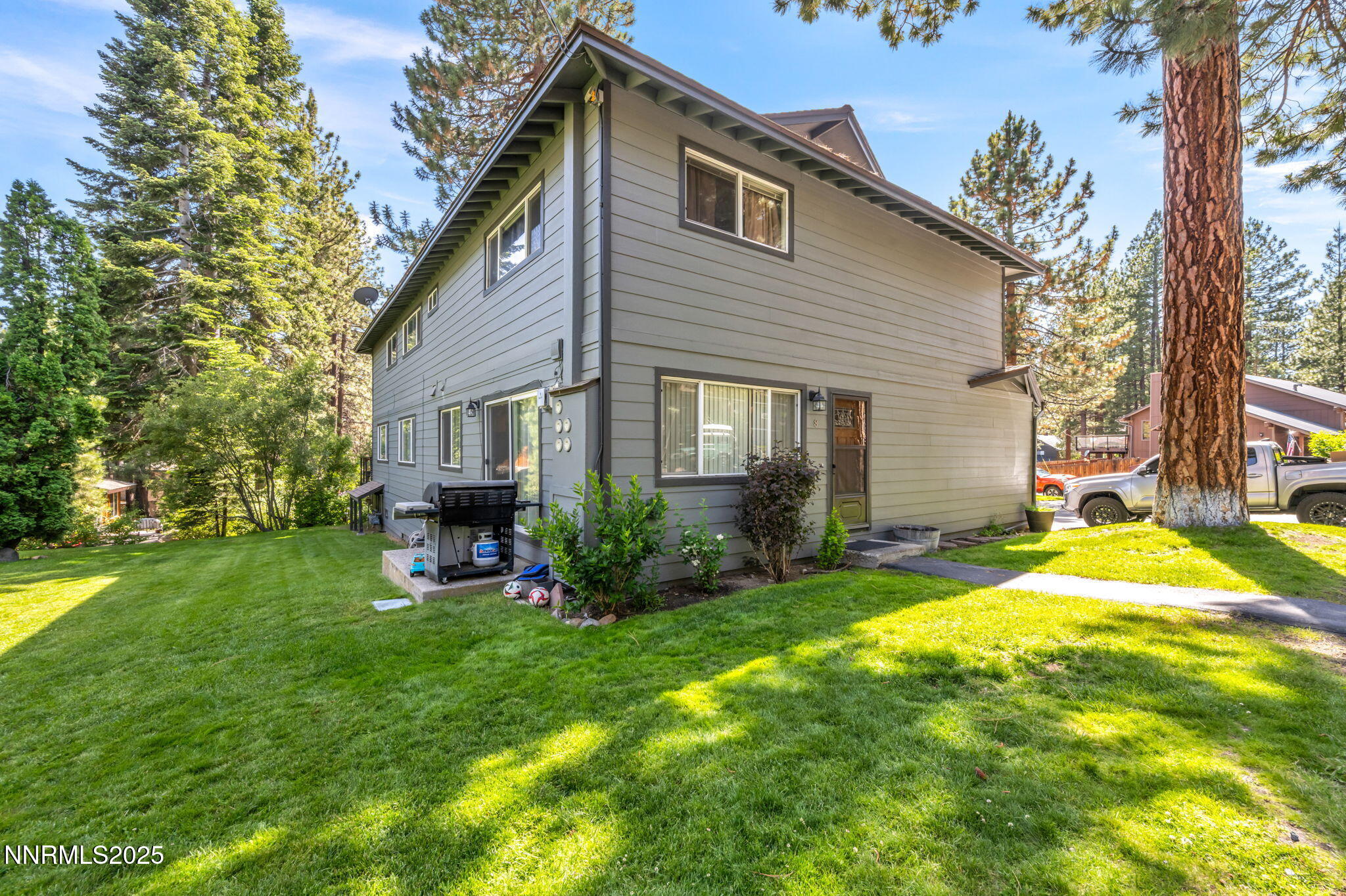 2-web-or-mls-827-robin-dr-8