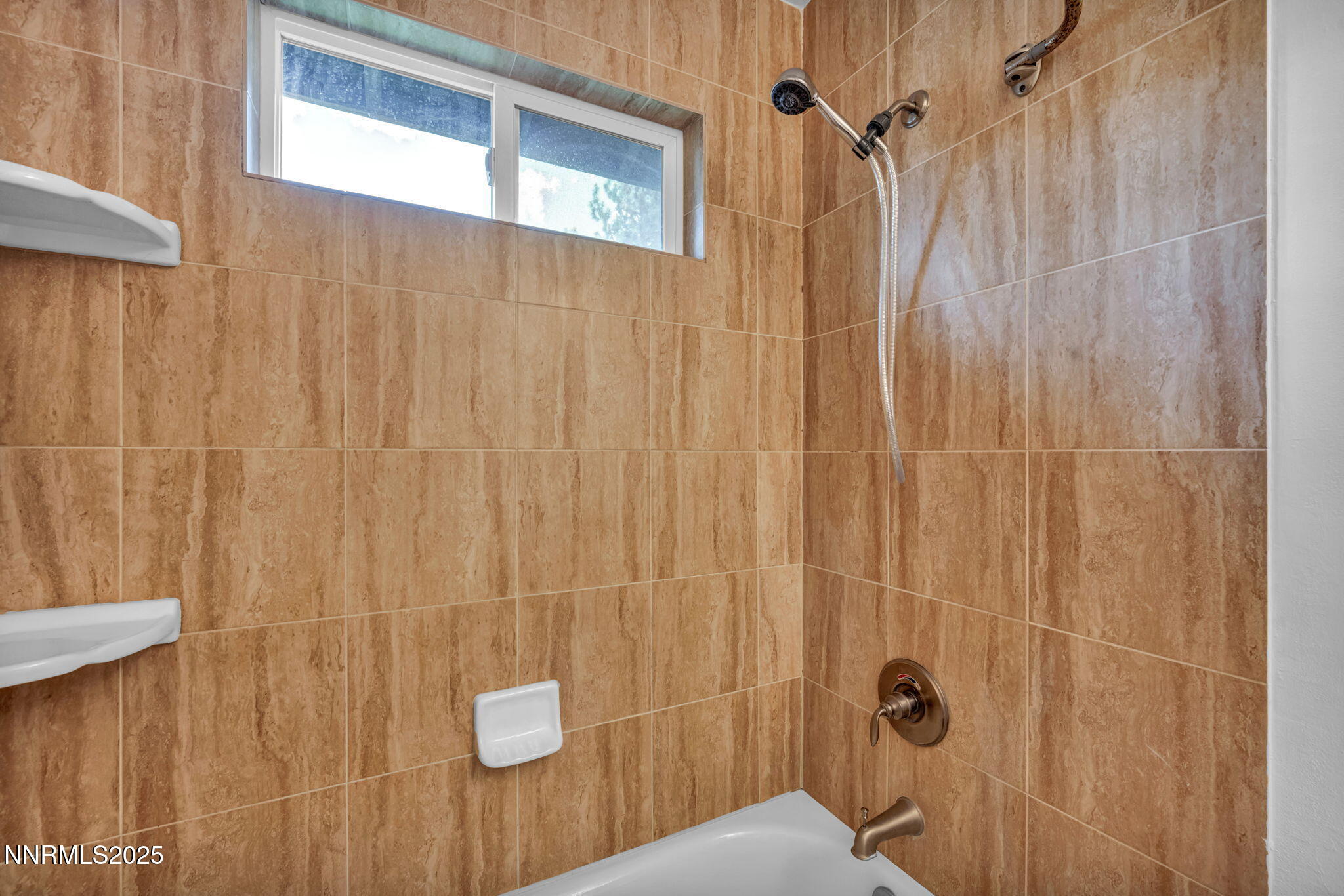 38-web-or-mls-827-robin-dr-8