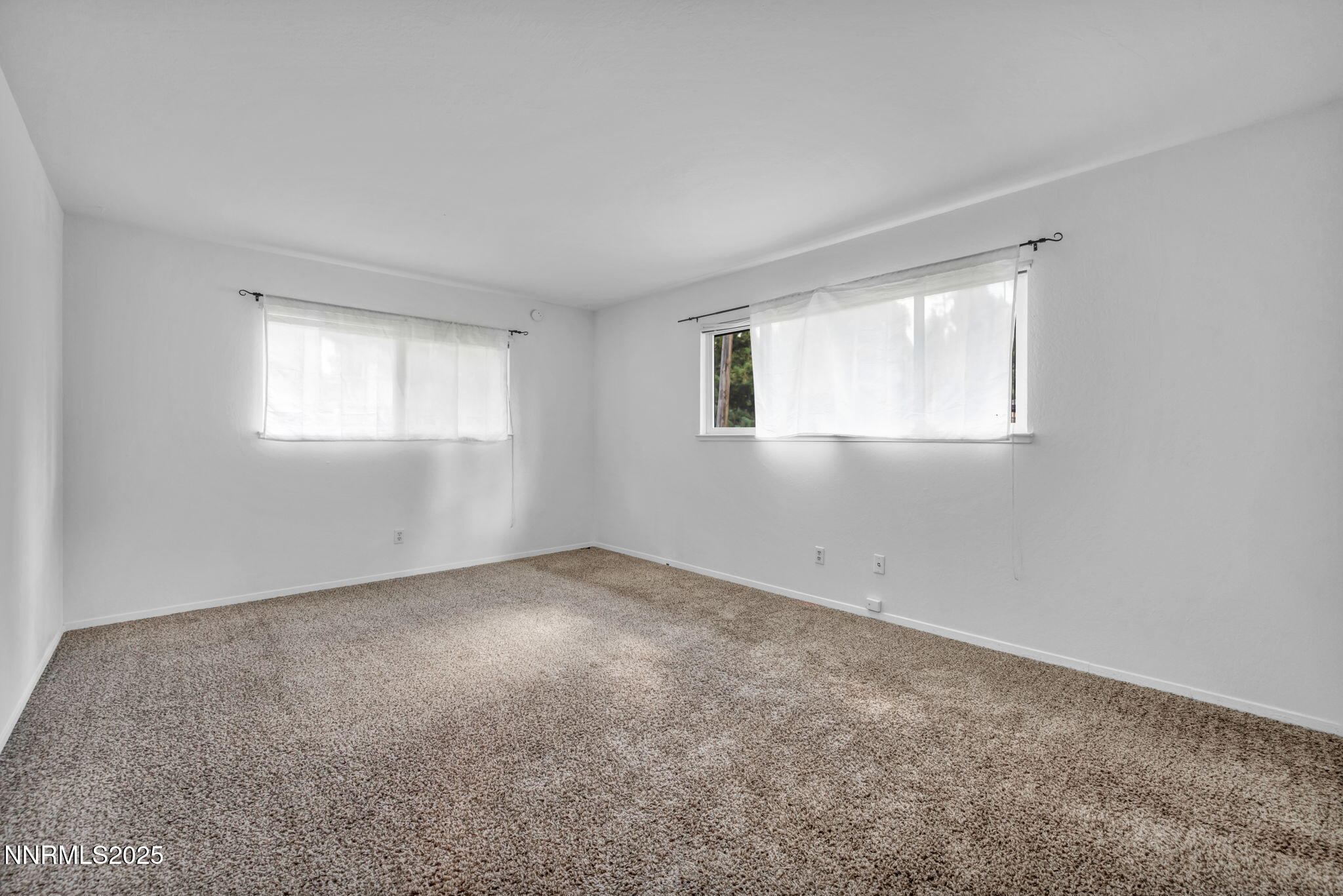 40-web-or-mls-827-robin-dr-8