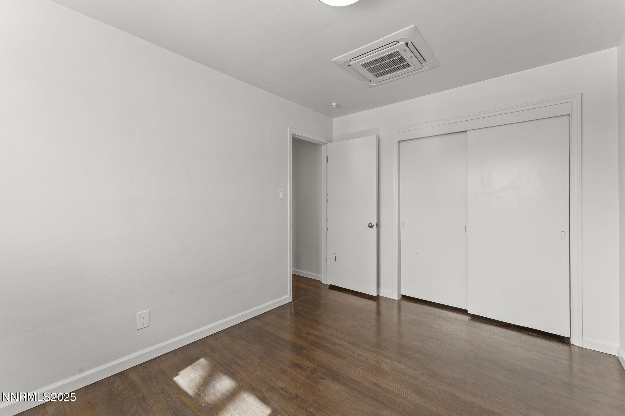 23-web-or-mls-840 Brookfield Drive Reno