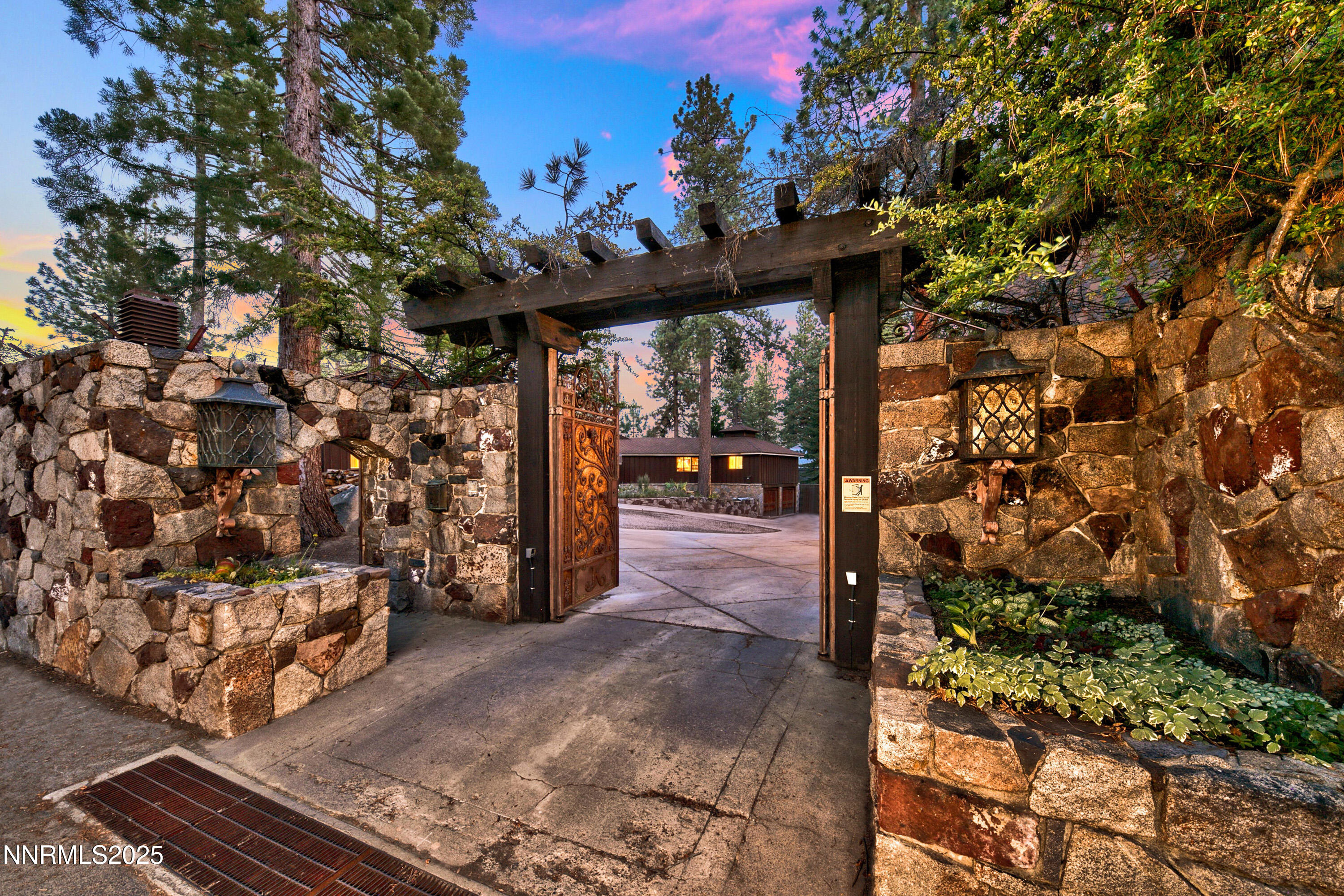 004 20 Cal Neva Drive