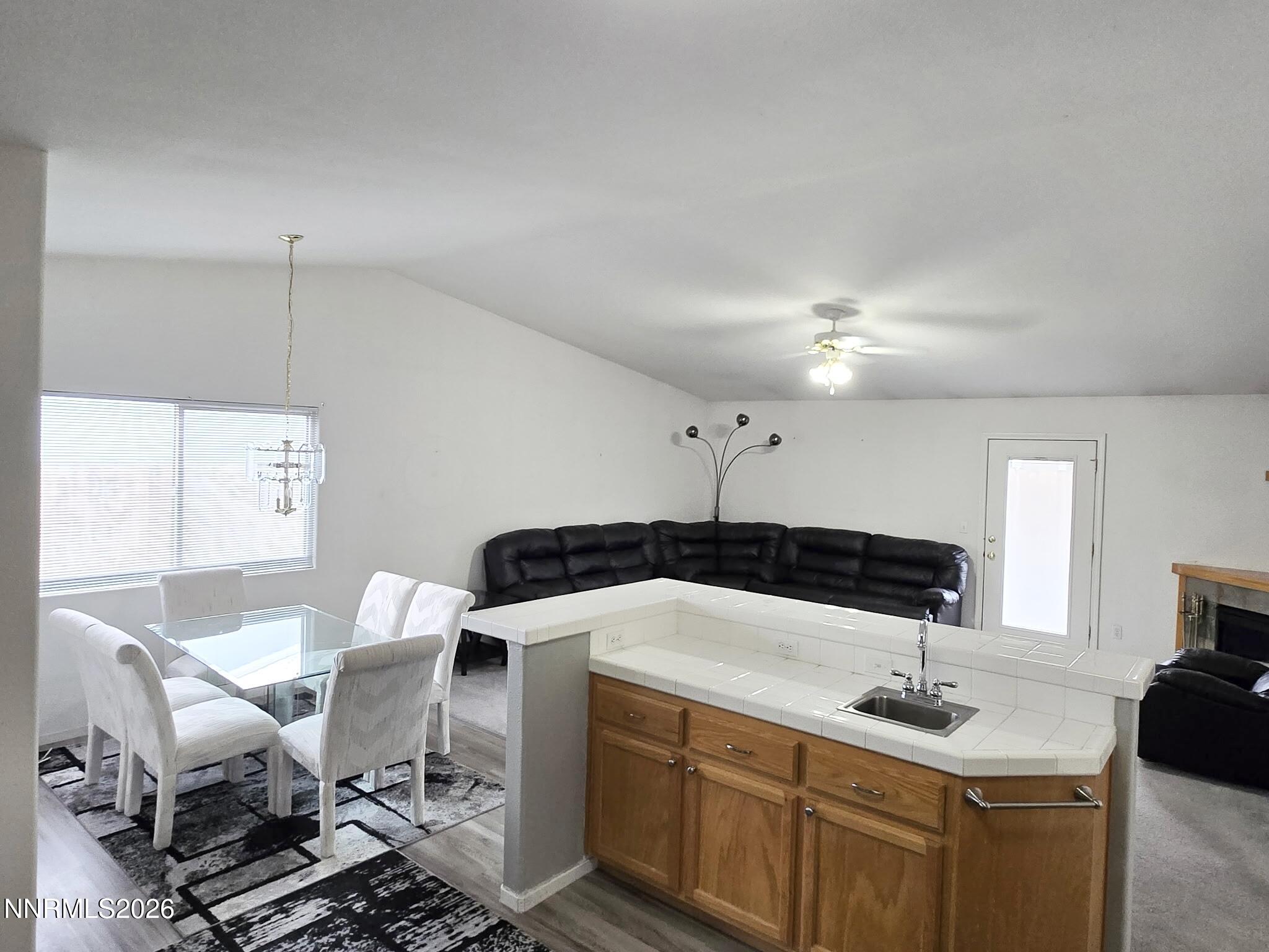 6748858853325614577 (1)