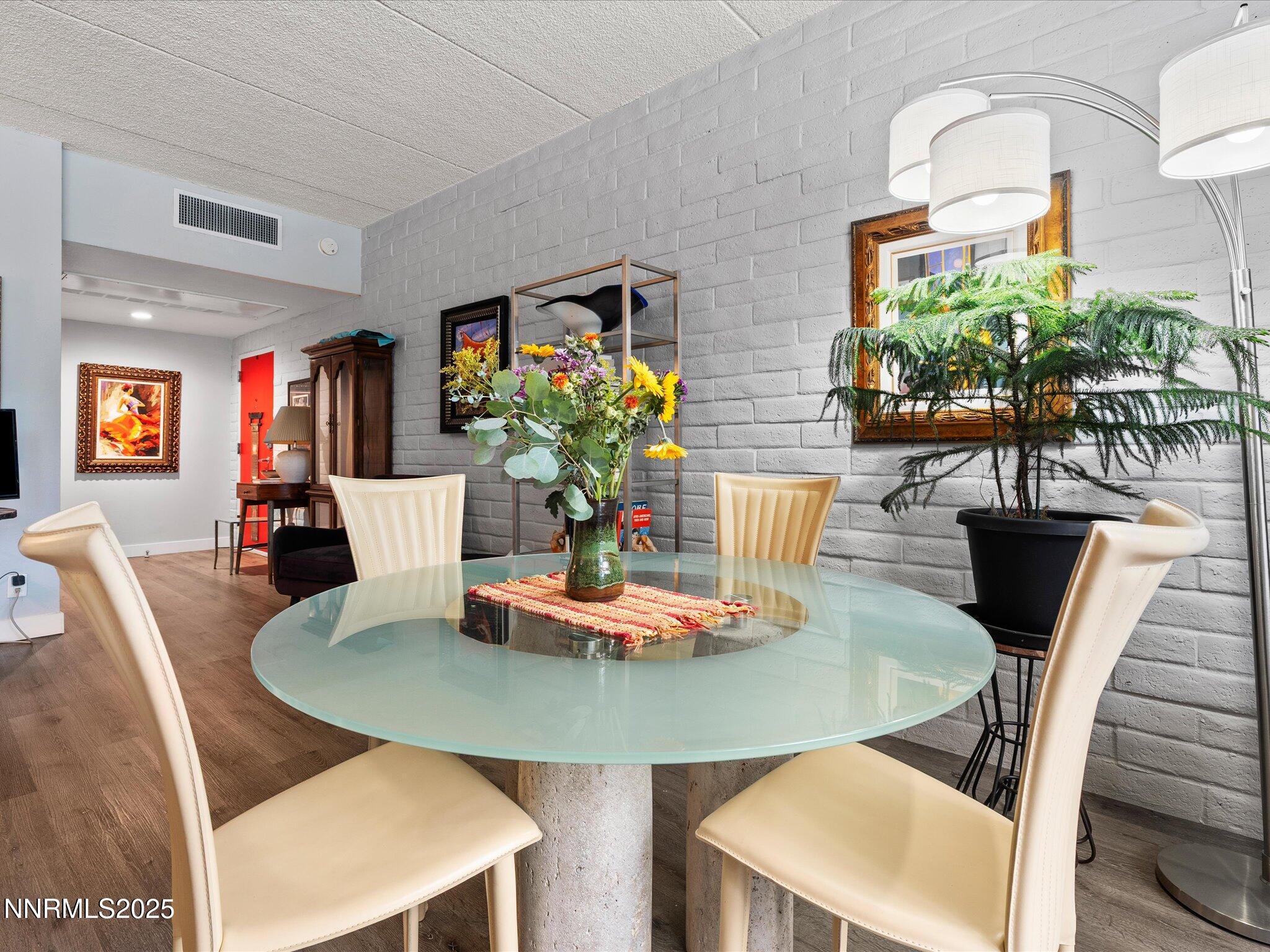 06-1200 Riverside Dr- Unit 1276-105