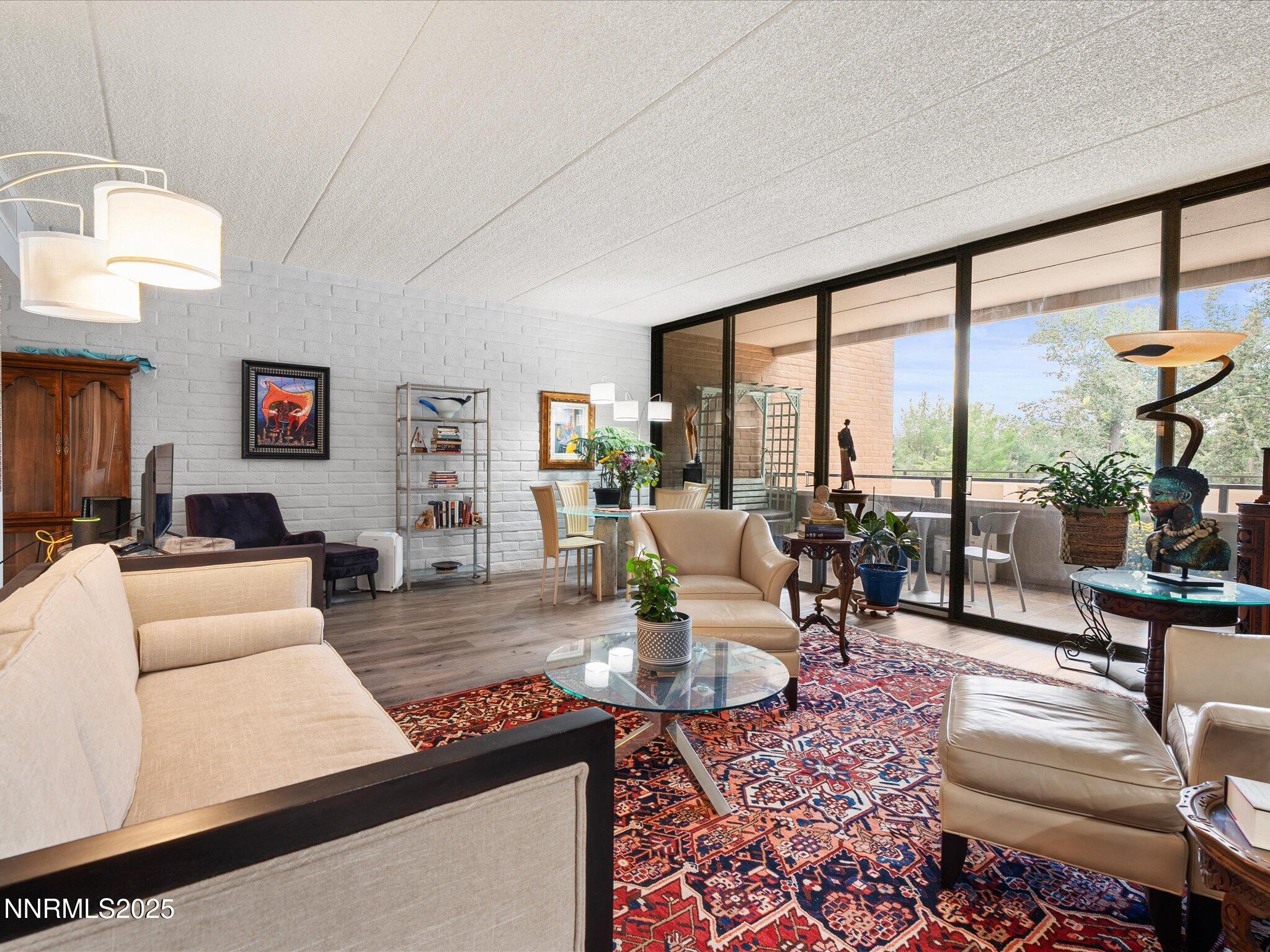 10-1200 Riverside Dr- Unit 1276-109