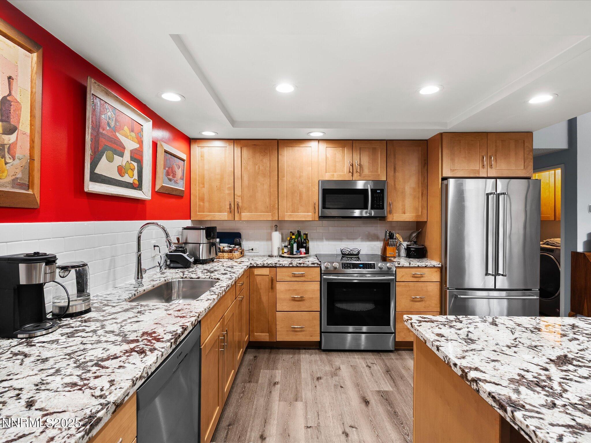 15-1200 Riverside Dr- Unit 1276-114