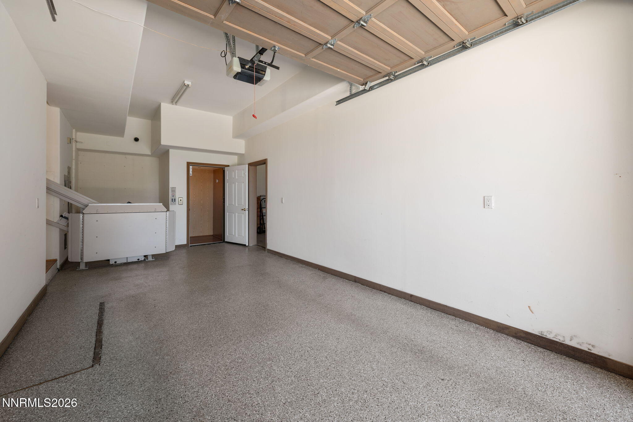 24-web-or-mls-608 Dorothy-52