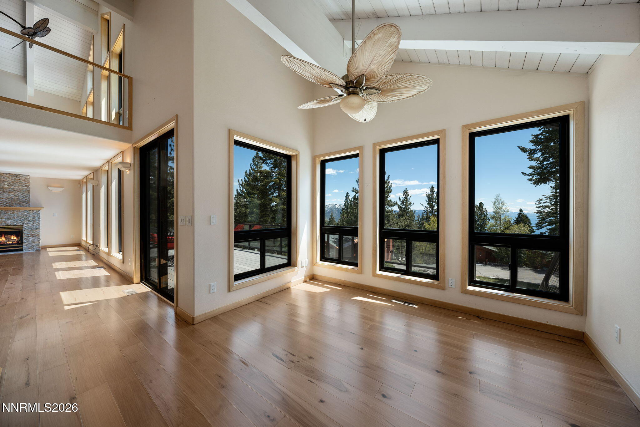 28-web-or-mls-608 Dorothy-45