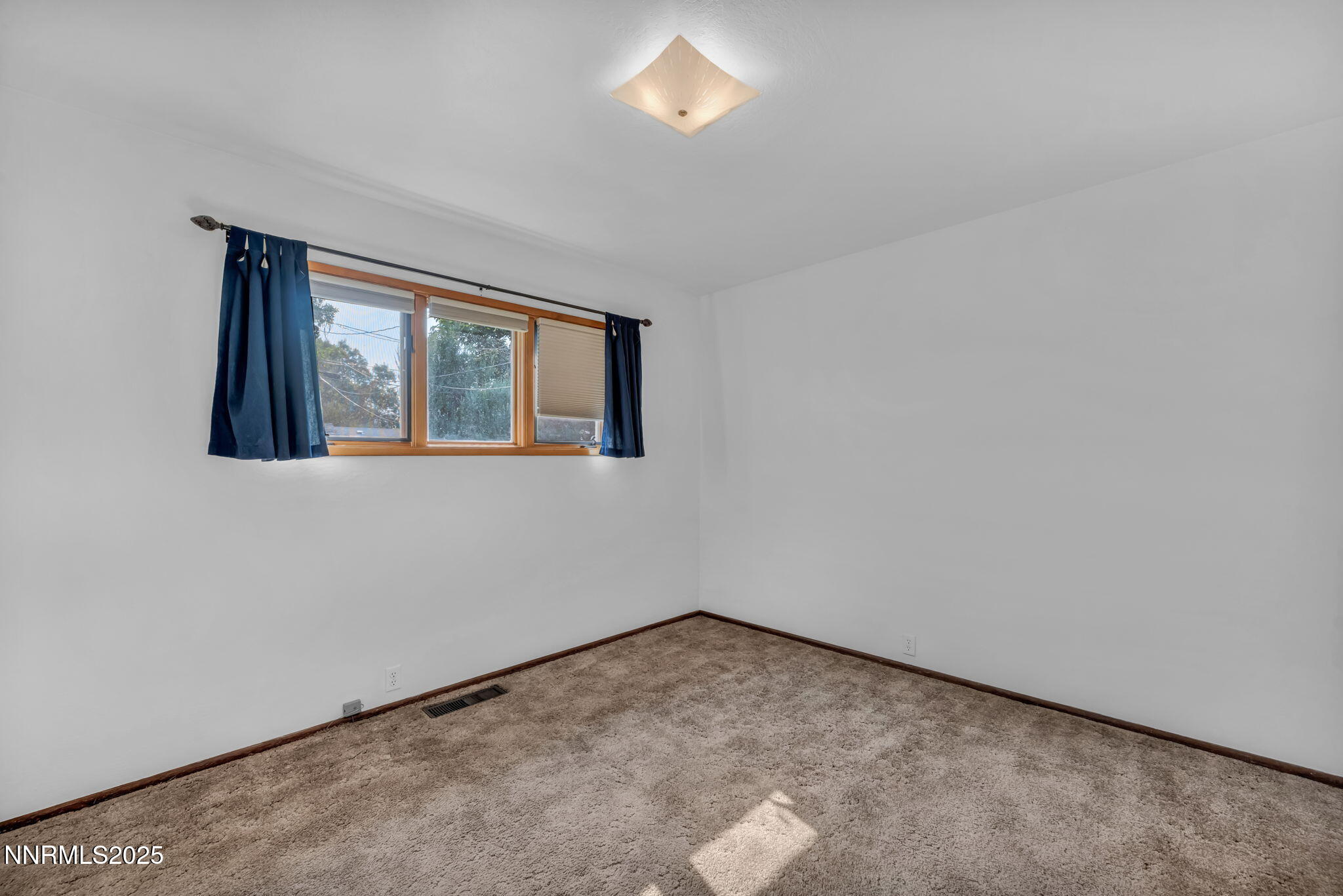 Carson City, Nevada 89703, United States, 3 Bedrooms Bedrooms, ,1 BathroomBathrooms,Residential,Pending,200008