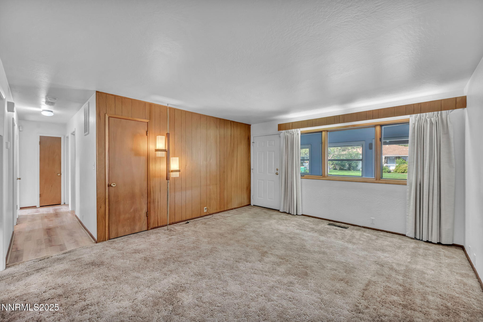 Carson City, Nevada 89703, United States, 3 Bedrooms Bedrooms, ,1 BathroomBathrooms,Residential,Pending,200008