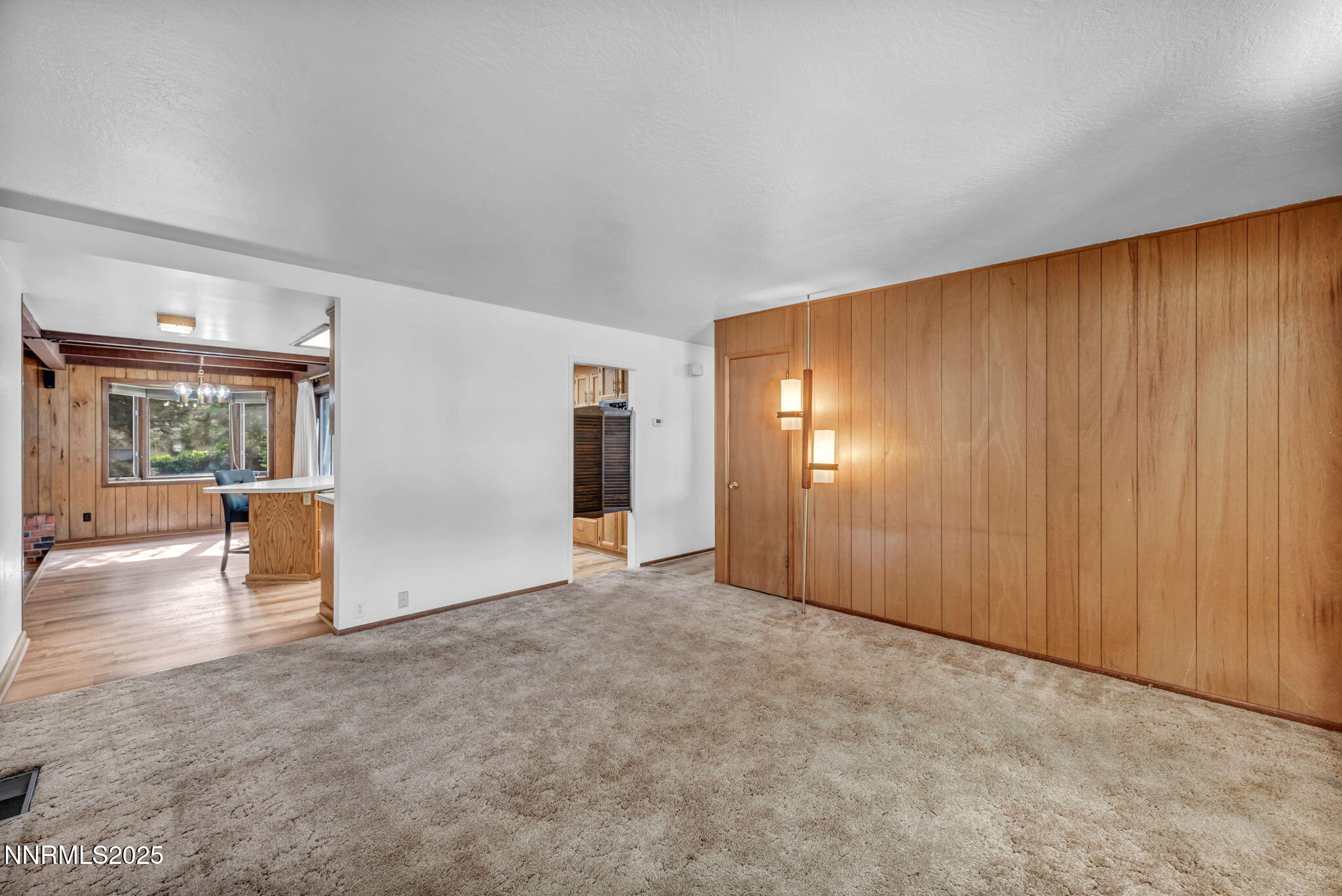 Carson City, Nevada 89703, United States, 3 Bedrooms Bedrooms, ,1 BathroomBathrooms,Residential,Pending,200008