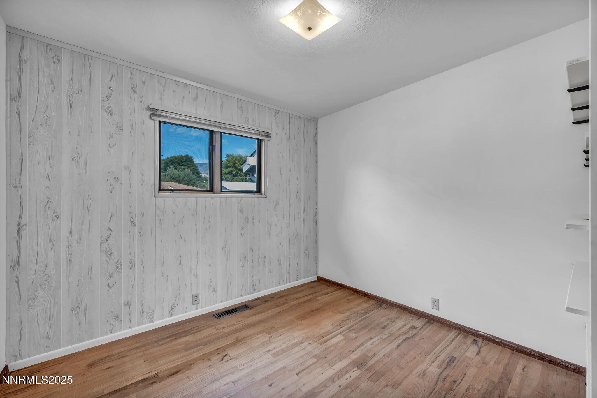 Carson City, Nevada 89703, United States, 3 Bedrooms Bedrooms, ,1 BathroomBathrooms,Residential,Pending,200008