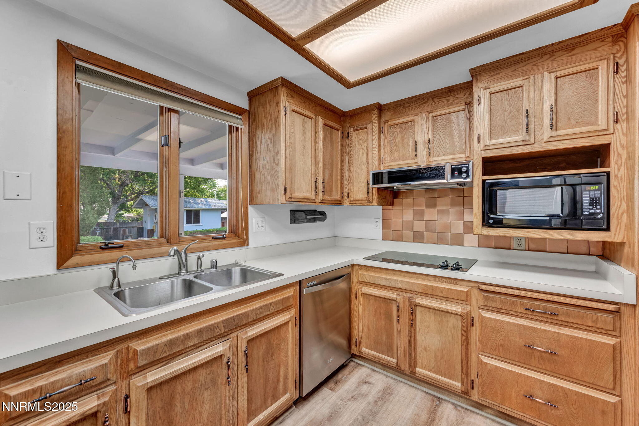 Carson City, Nevada 89703, United States, 3 Bedrooms Bedrooms, ,1 BathroomBathrooms,Residential,Pending,200008