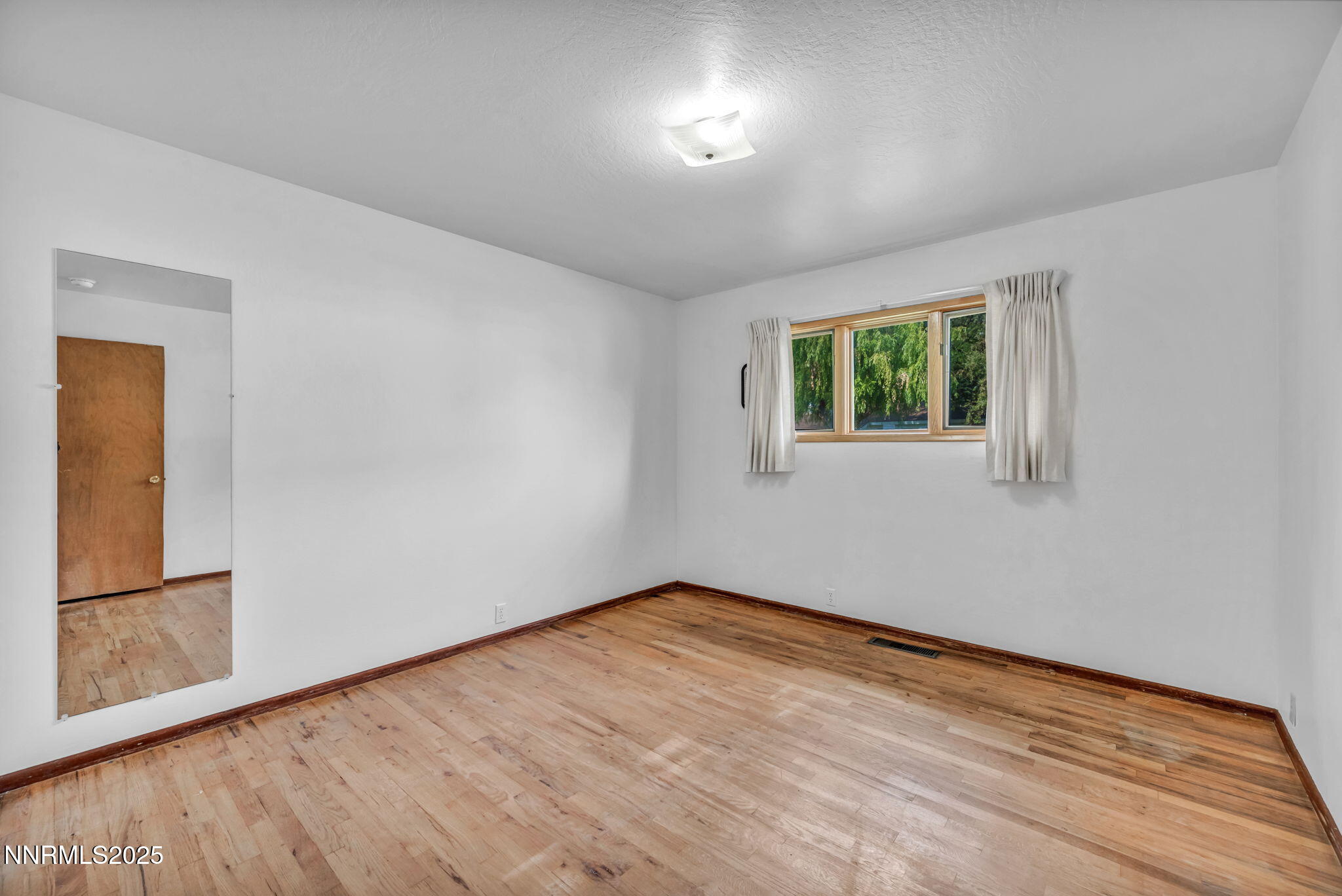 Carson City, Nevada 89703, United States, 3 Bedrooms Bedrooms, ,1 BathroomBathrooms,Residential,Pending,200008