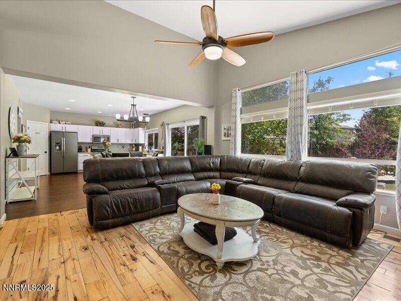 09-9542 Angel Falls Drive Reno NV 89506