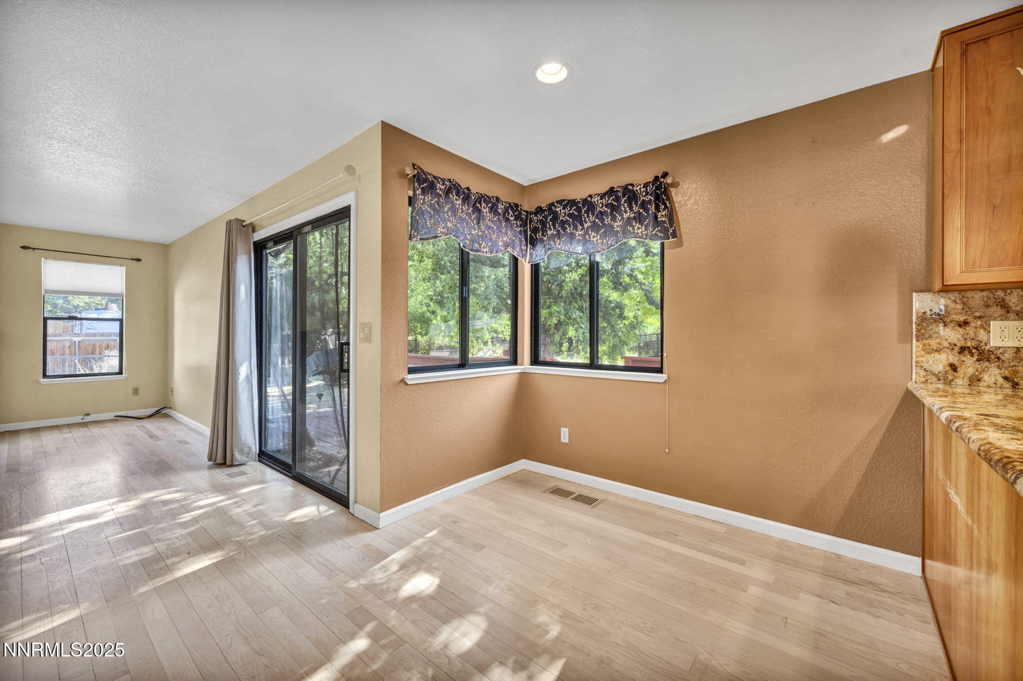 48-web-or-mls-285-lemming-dr