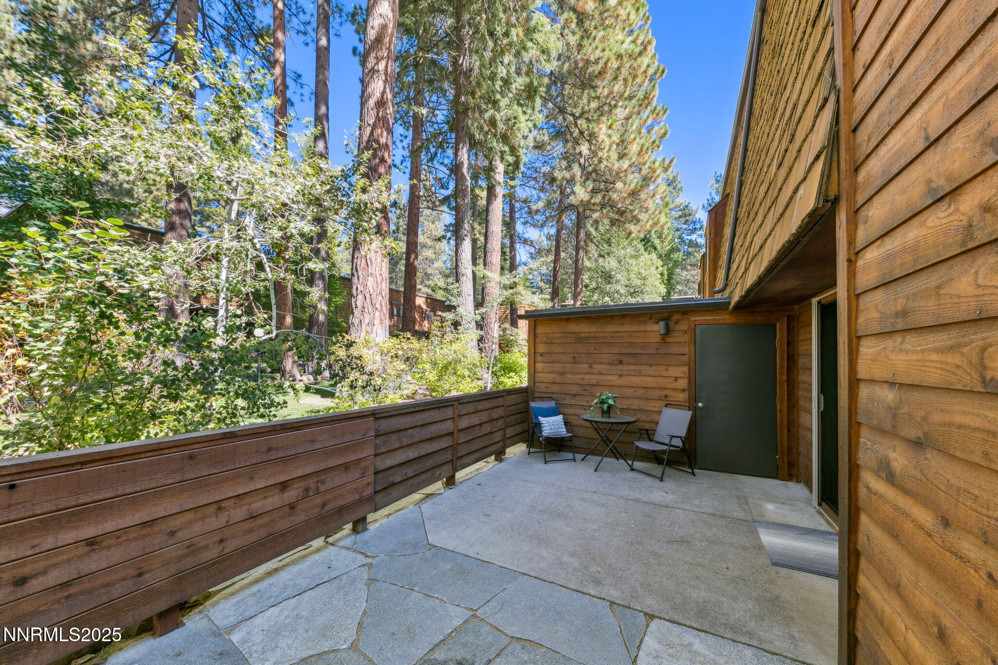 7-web-or-mls-120-country-club-dr-37