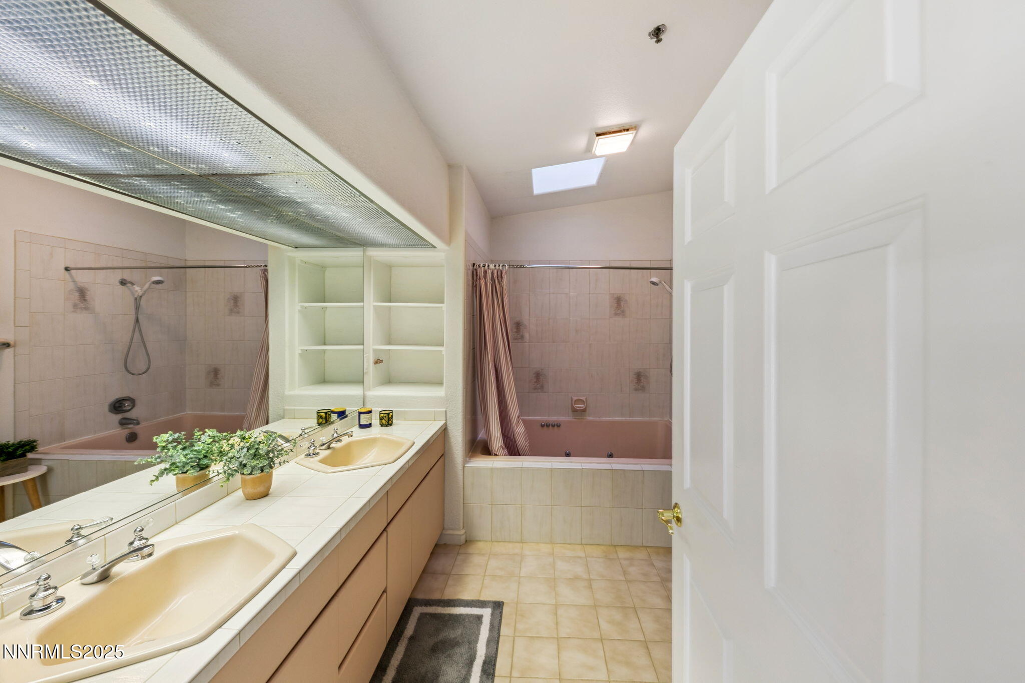 19-web-or-mls-120-country-club-dr-37