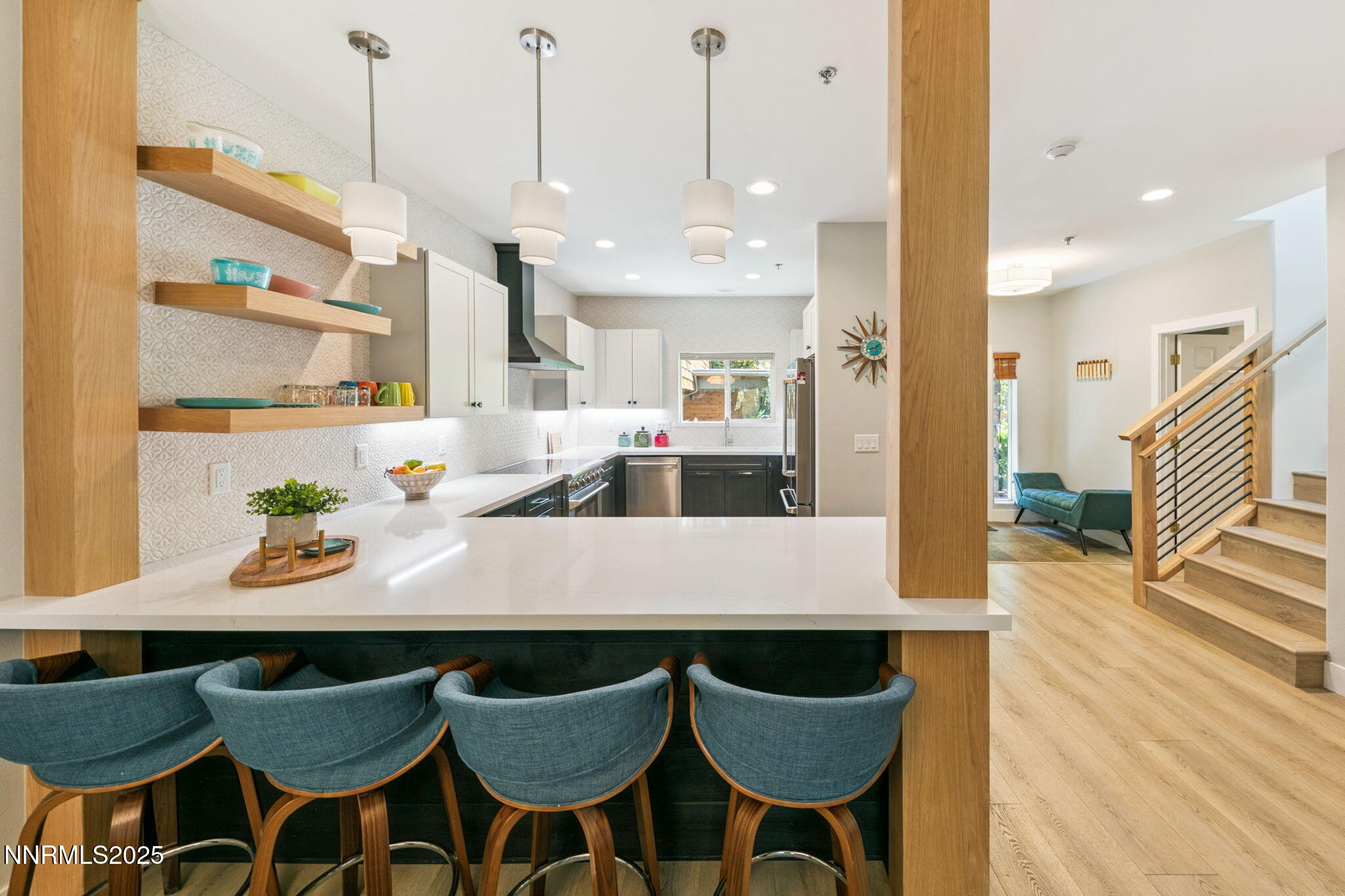 11-web-or-mls-120-country-club-dr-37