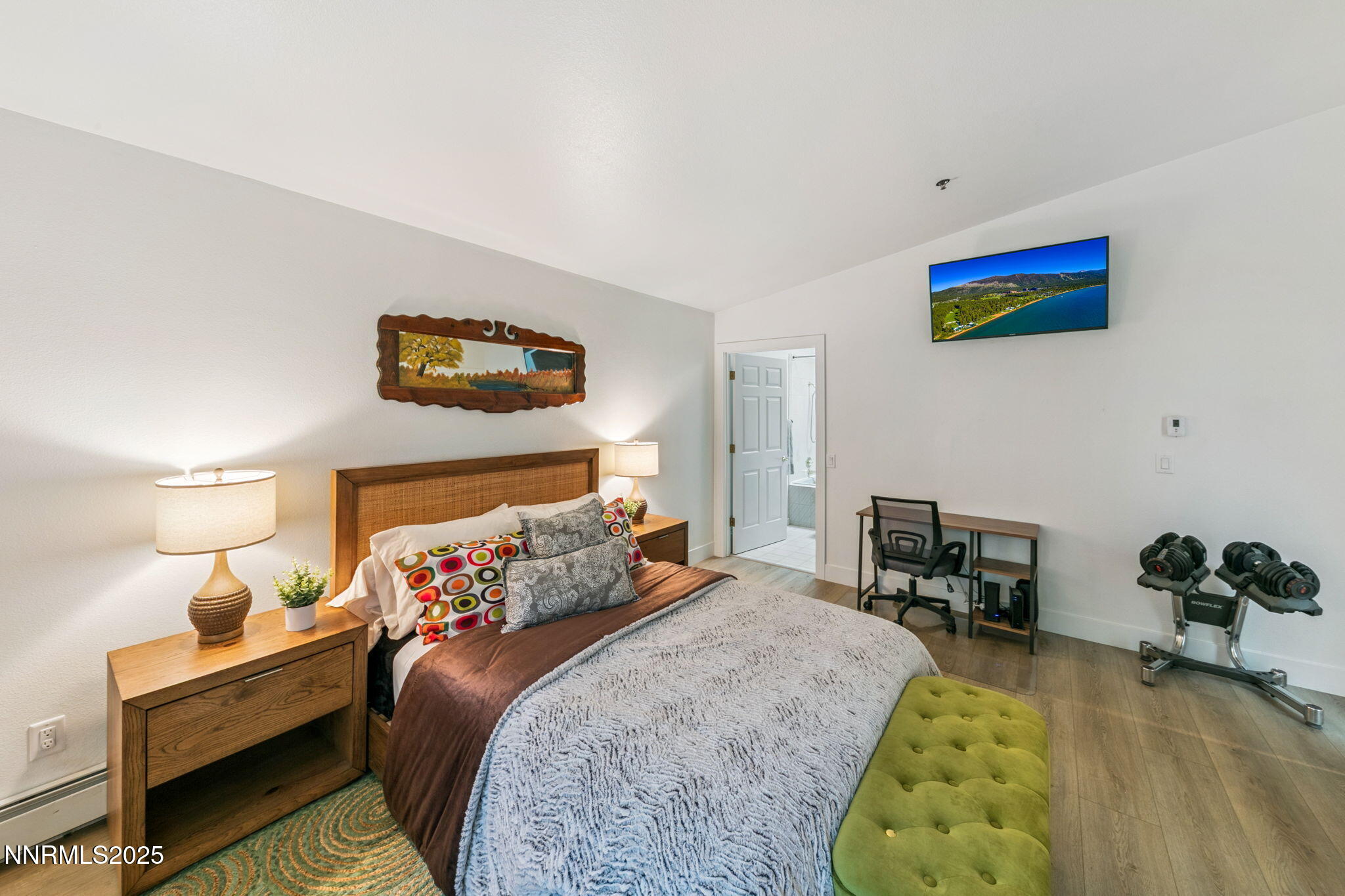 20-web-or-mls-120-country-club-dr-37