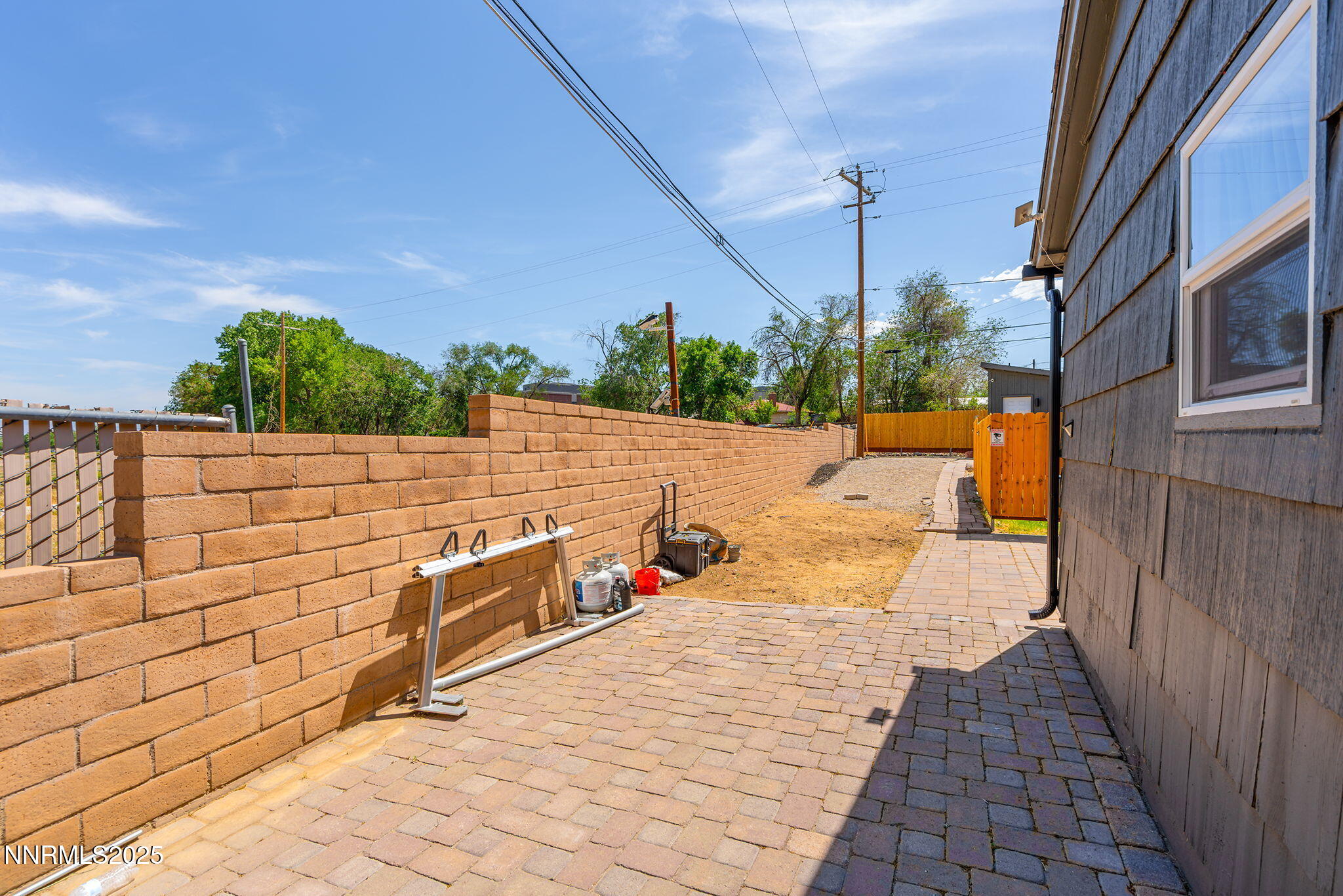 3-web-or-mls-A7400040