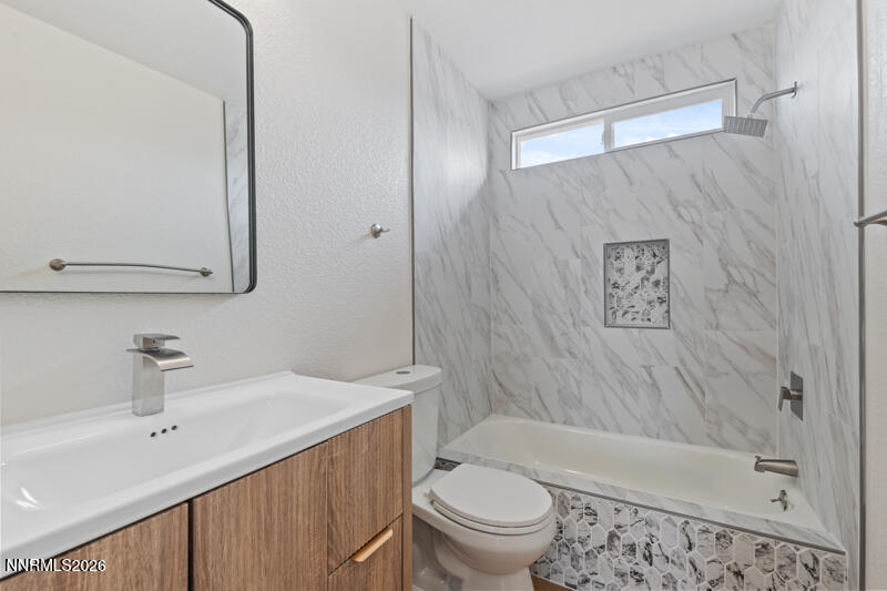 17710 Fairfax Court (19 of 23)