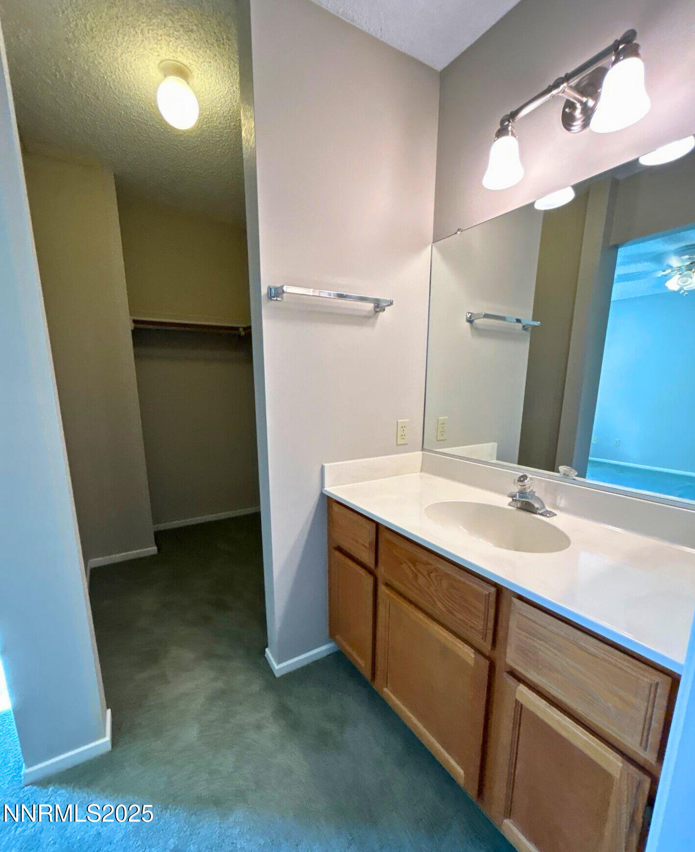 70586417-dd22-4063-88d8-562c084c20d2