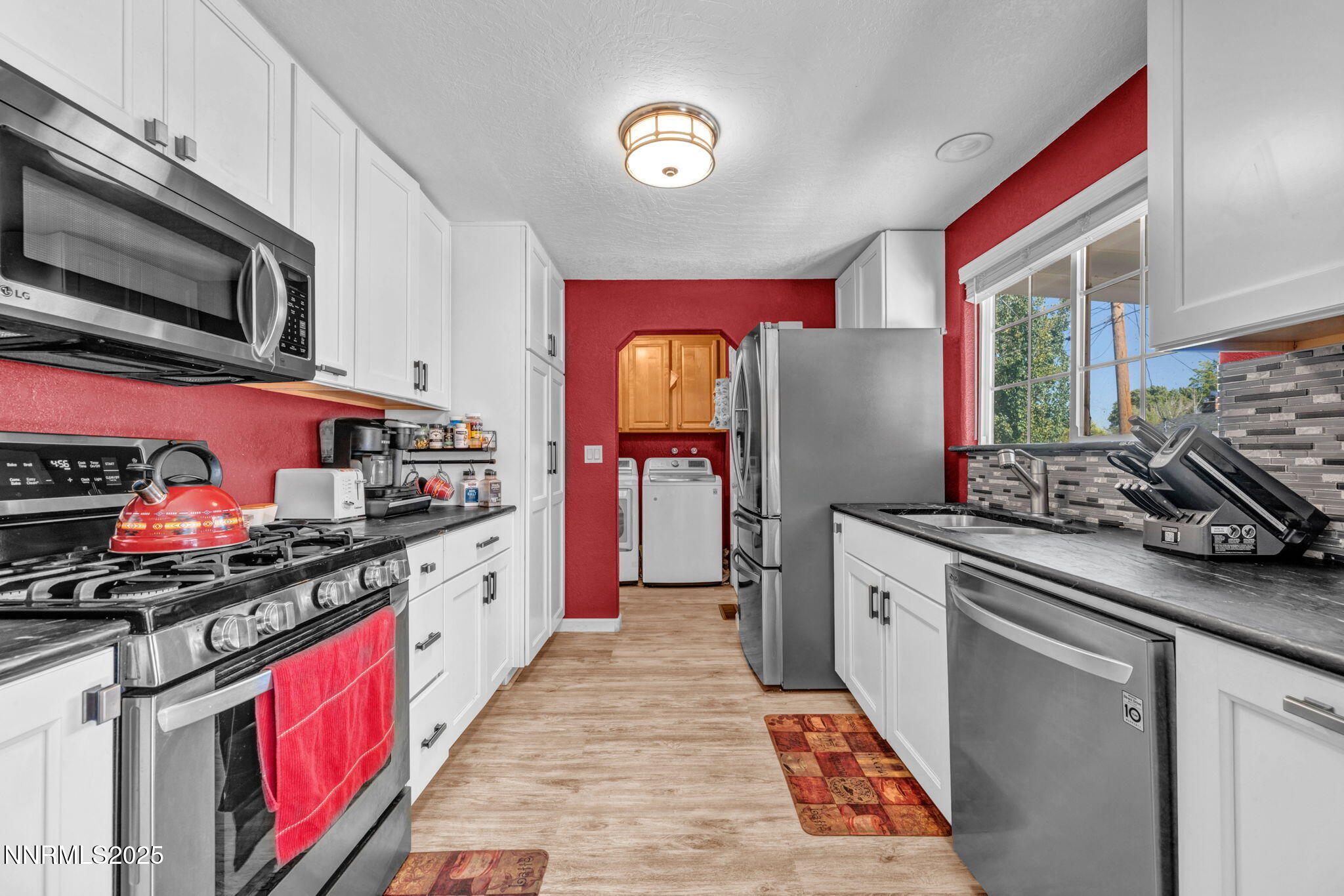 17-web-or-mls-2100-w-6th-st