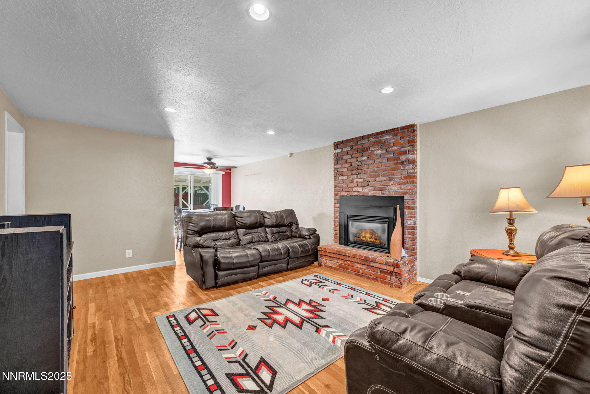 26-web-or-mls-2100-w-6th-st