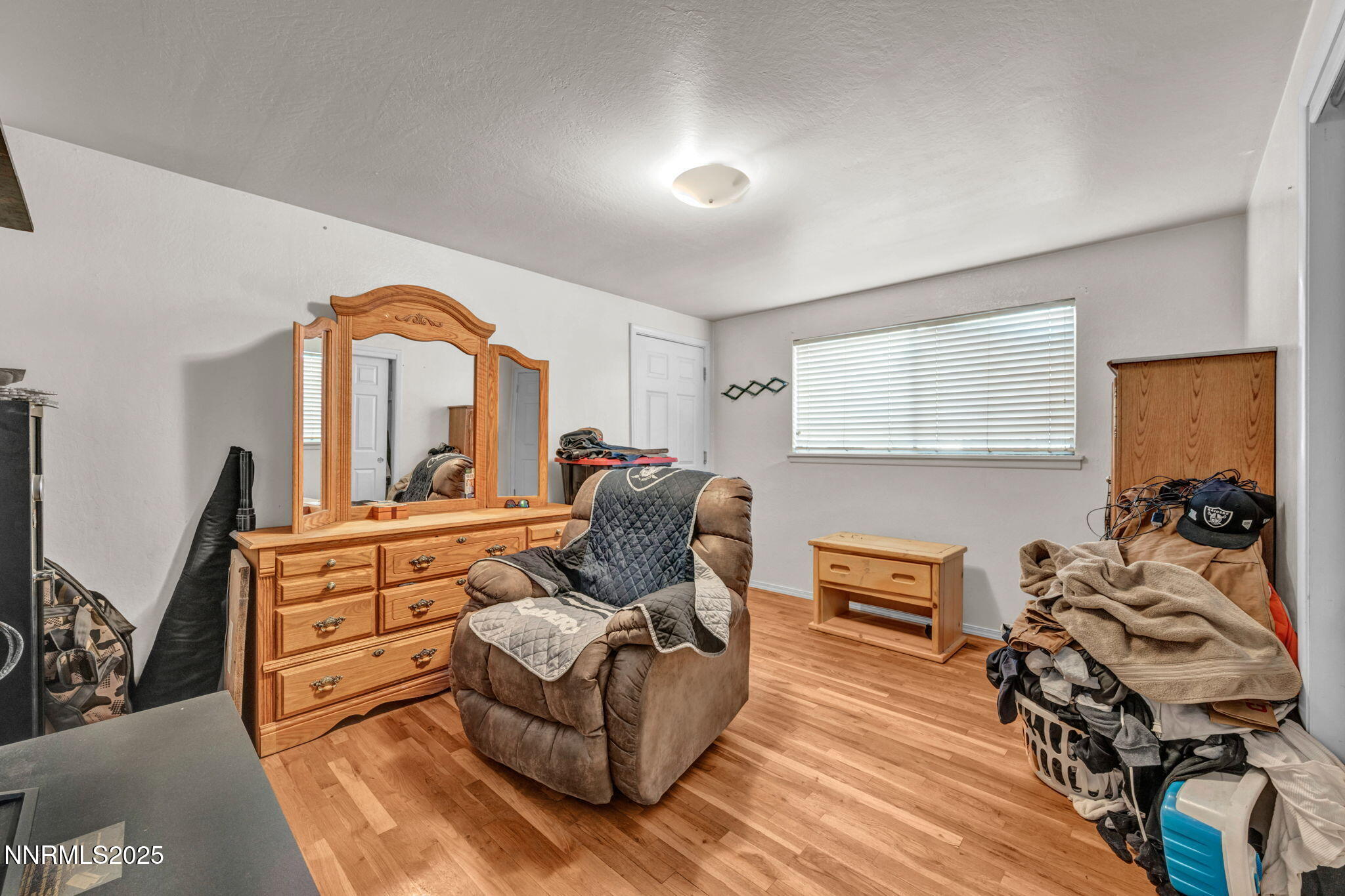 32-web-or-mls-2100-w-6th-st