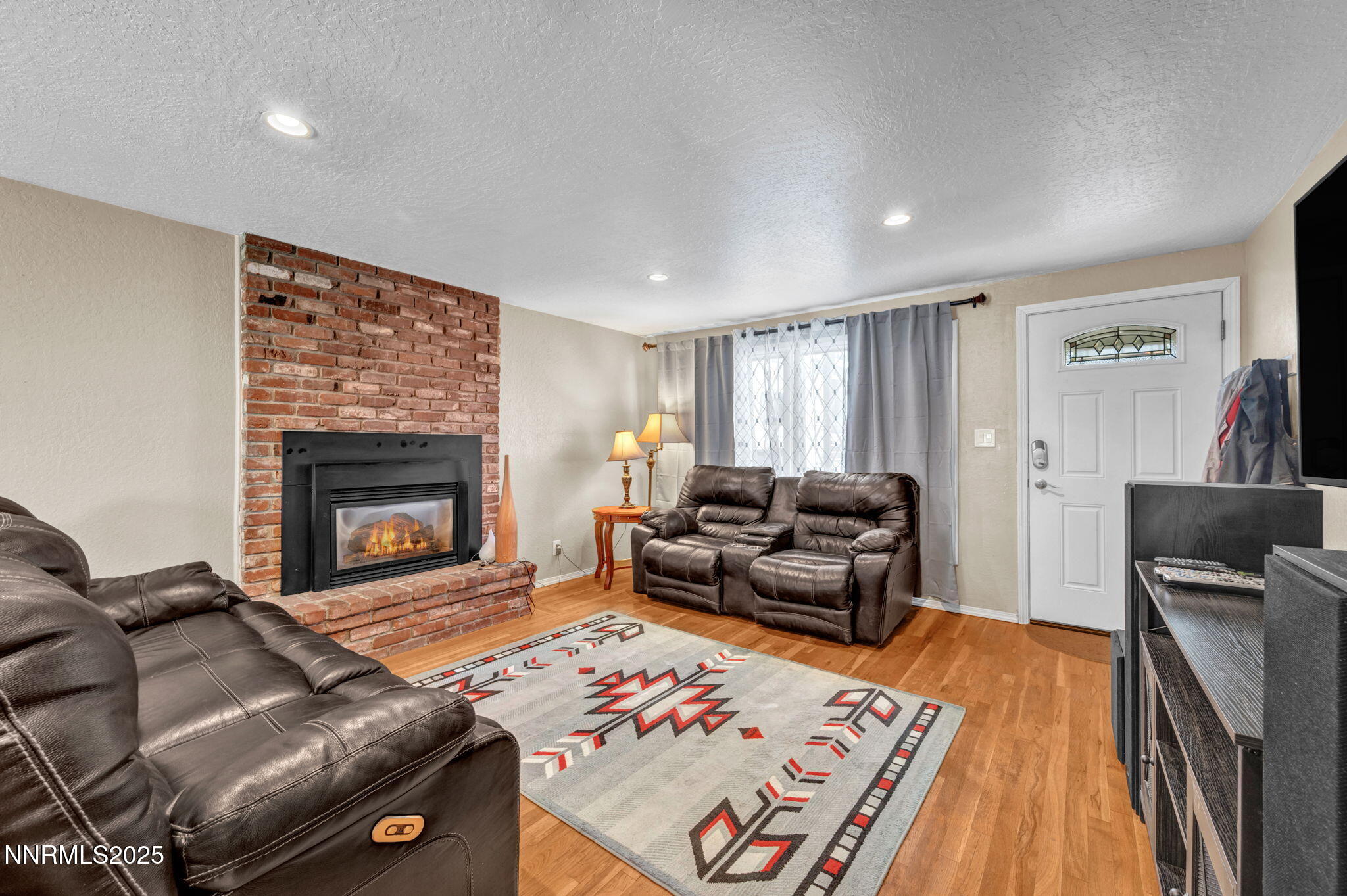 25-web-or-mls-2100-w-6th-st