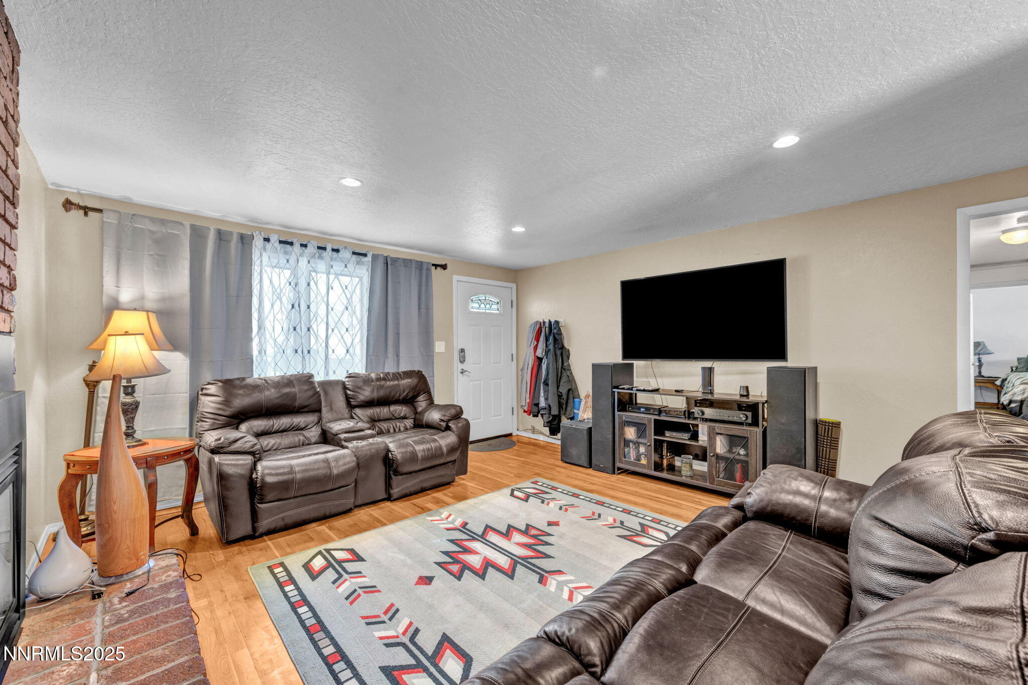 28-web-or-mls-2100-w-6th-st