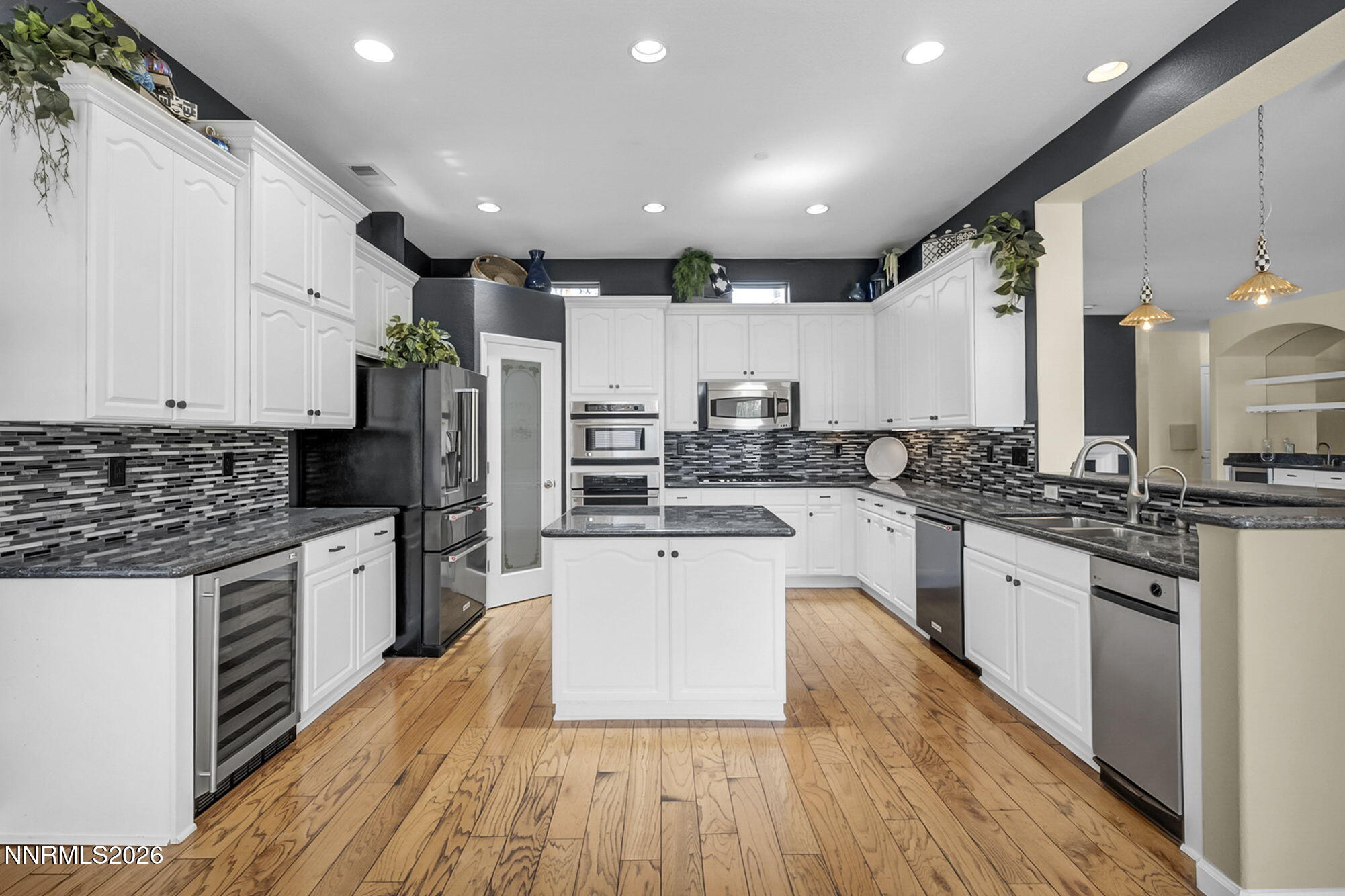 27-web-or-mls-9900-wilbur-may-pkwy-apt-2