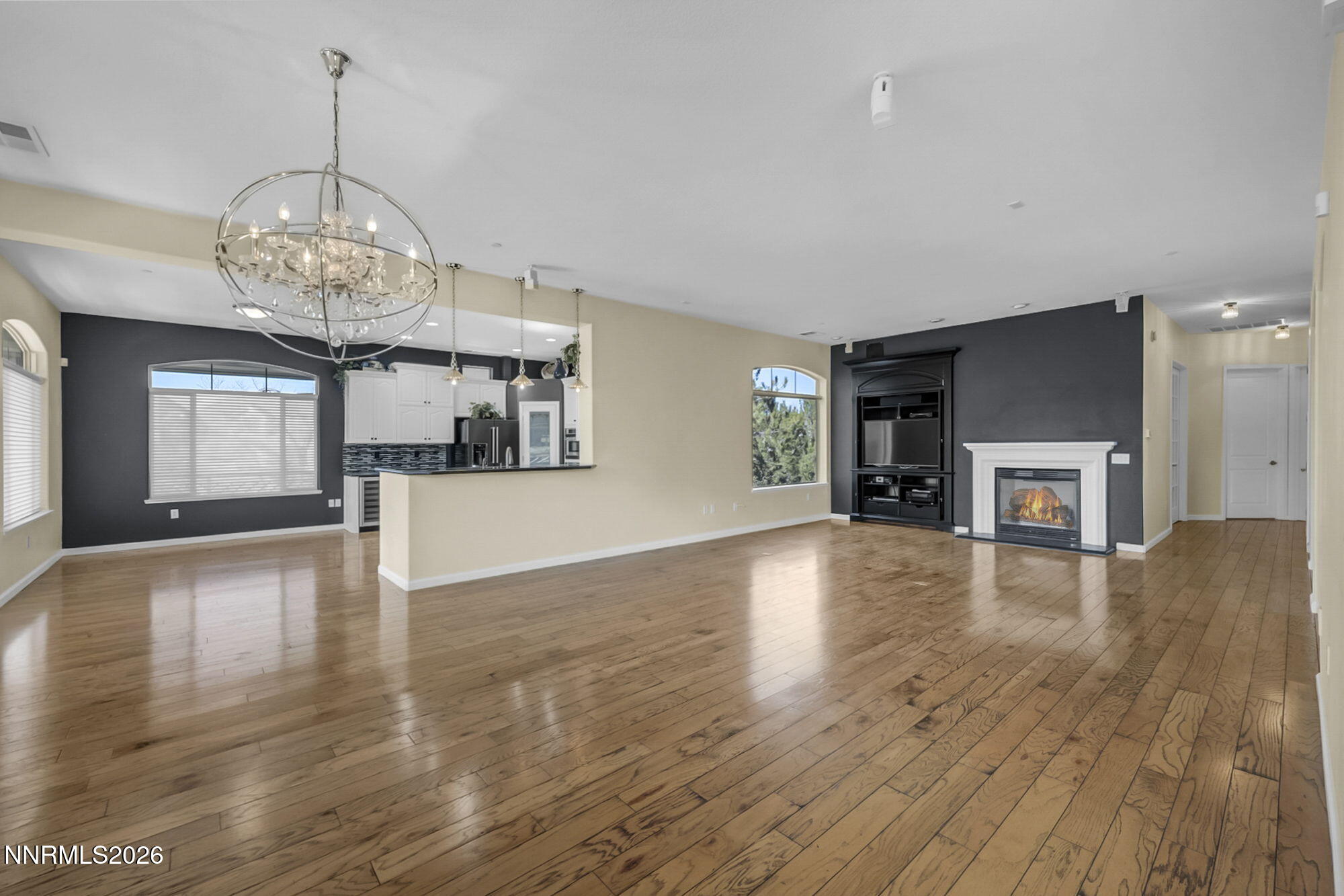 20-web-or-mls-9900-wilbur-may-pkwy-apt-2