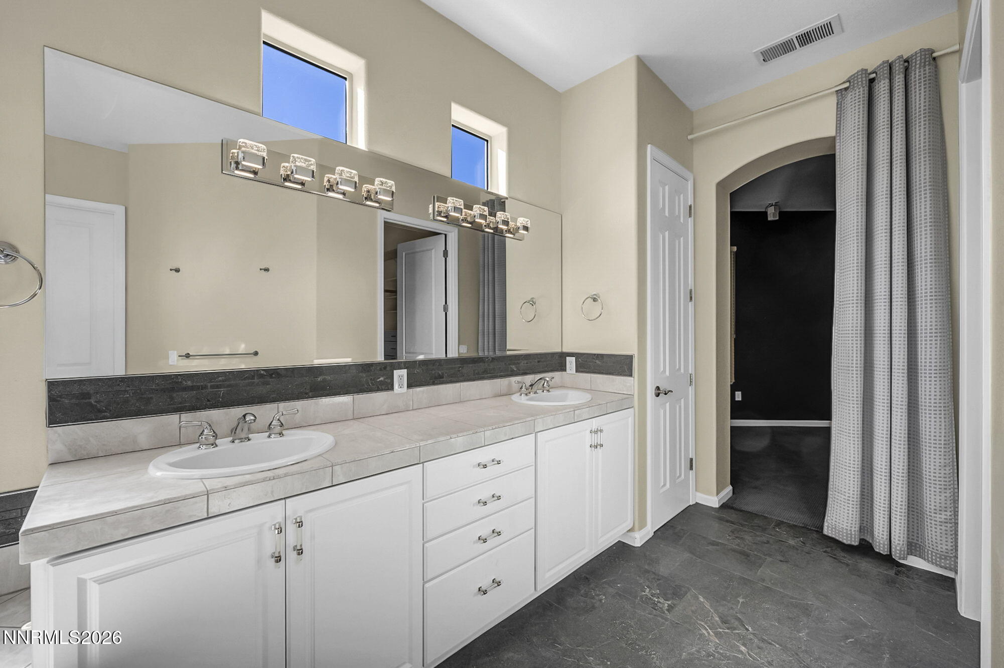 51-web-or-mls-9900-wilbur-may-pkwy-apt-2