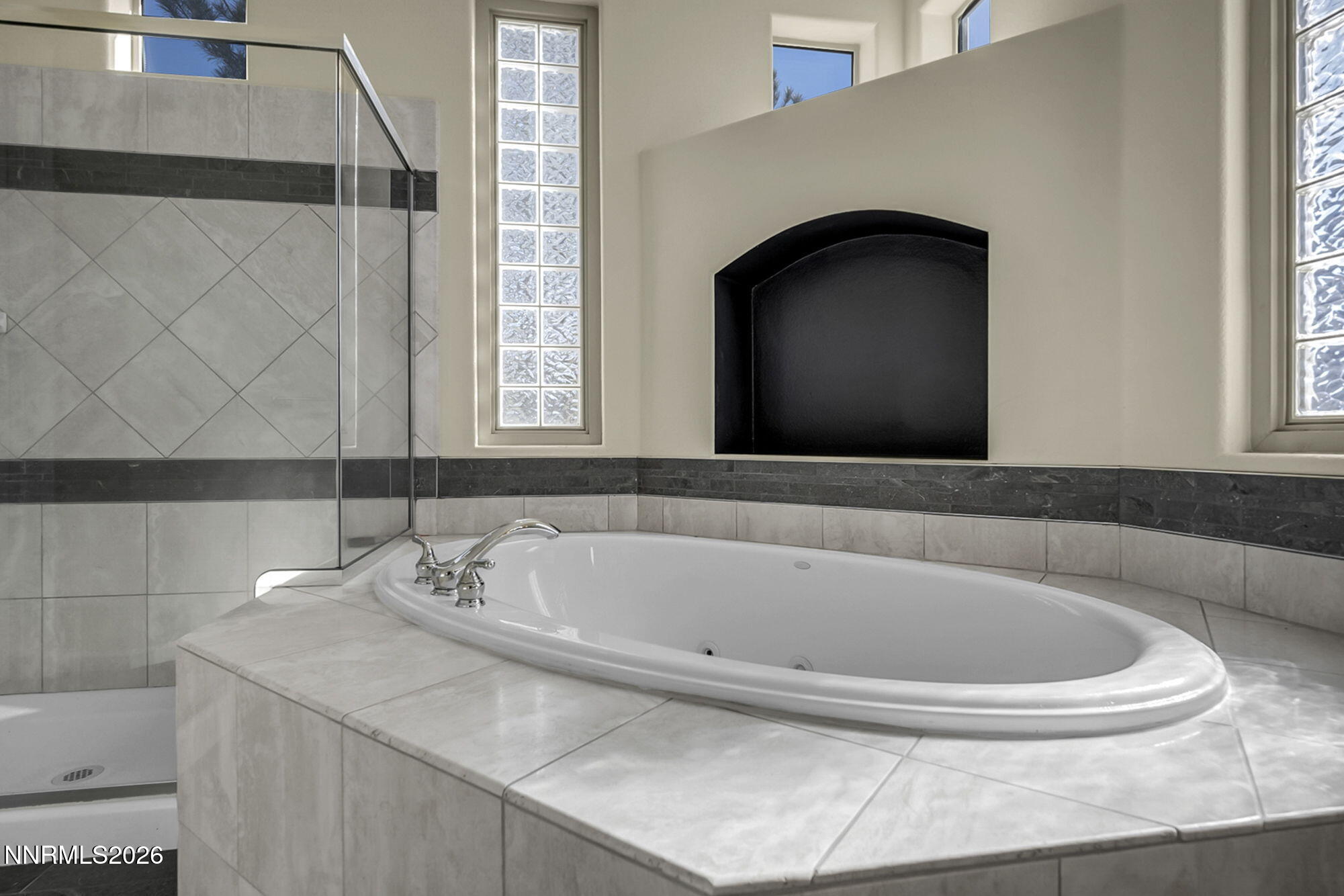 52-web-or-mls-9900-wilbur-may-pkwy-apt-2