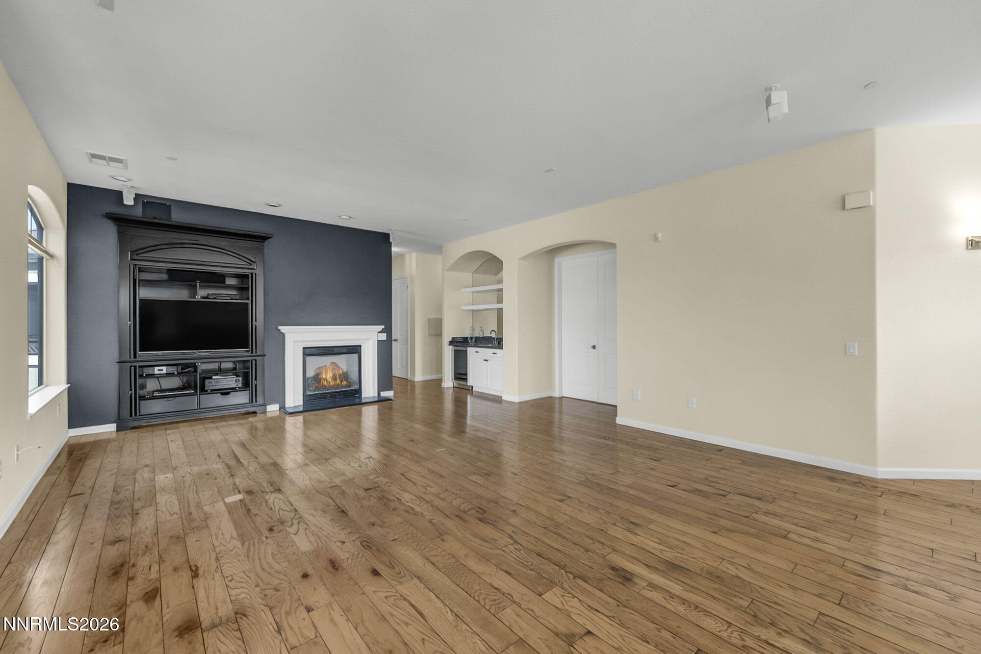 19-web-or-mls-9900-wilbur-may-pkwy-apt-2