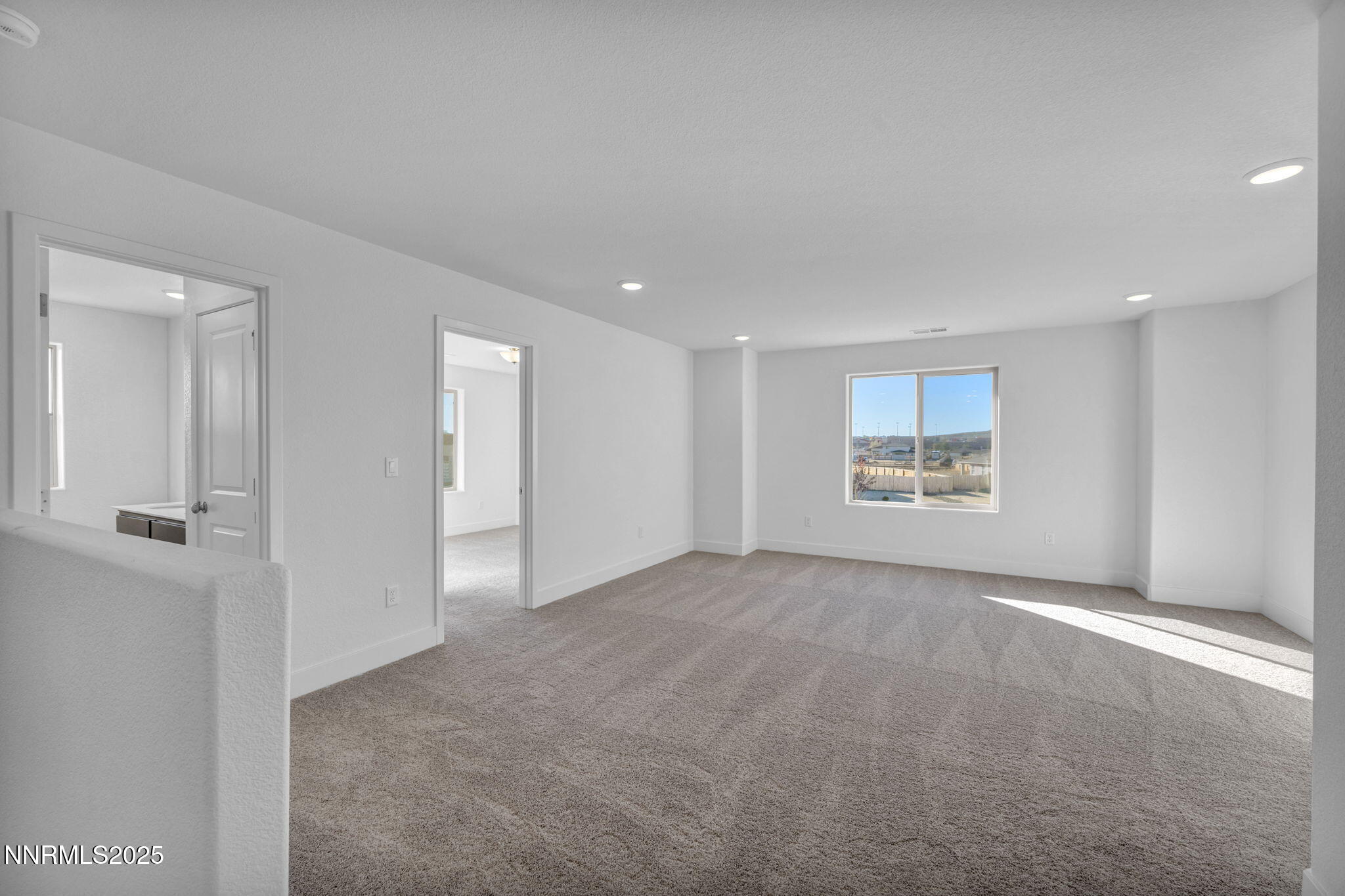 37-web-or-mls-8601-crandell-dr