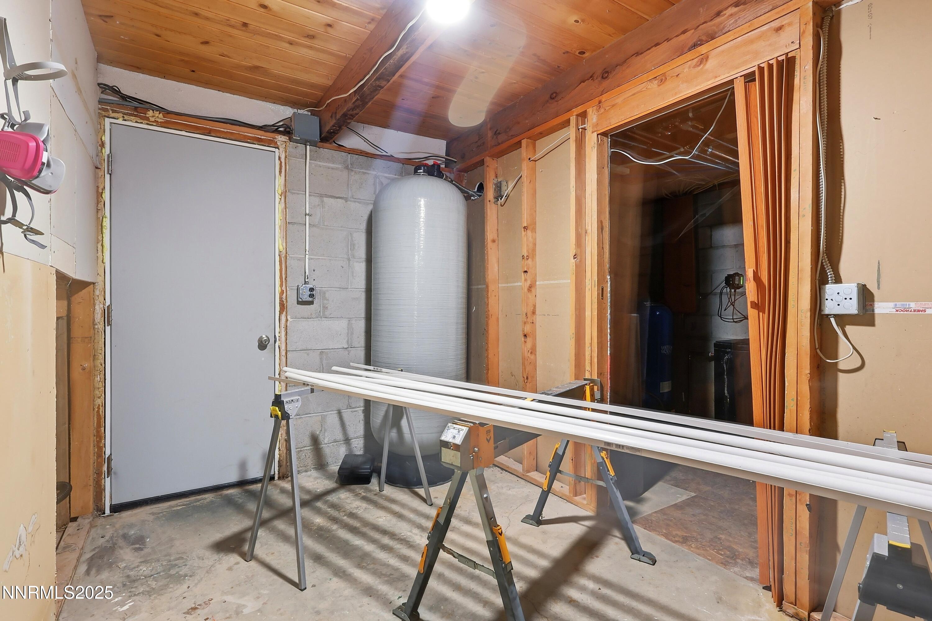 2025-11-14%2015.36.17-2