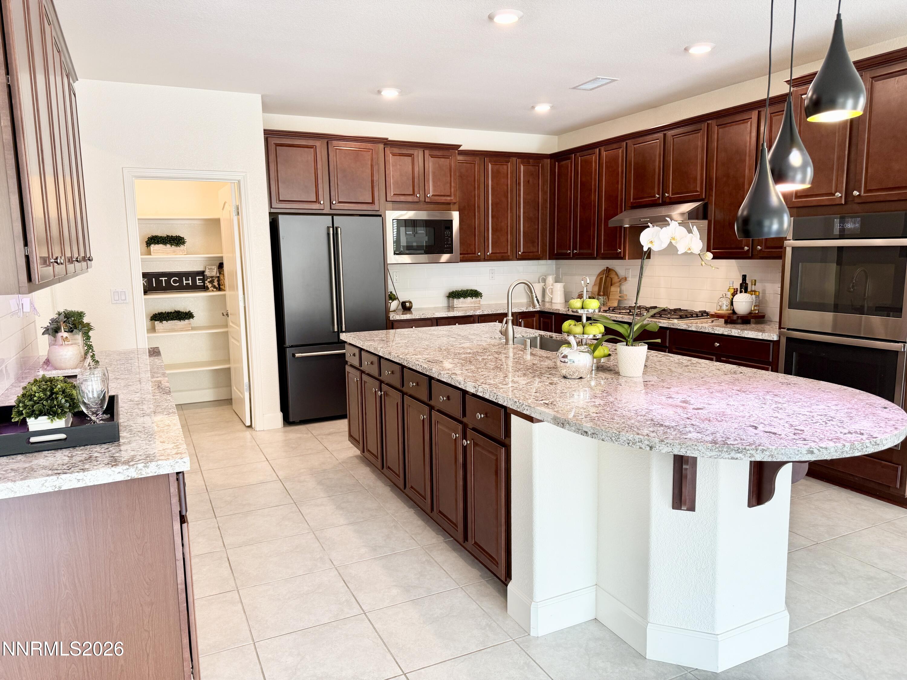 2F6695CD-56D6-459E-88F7-28D35DA8A37B_1_2