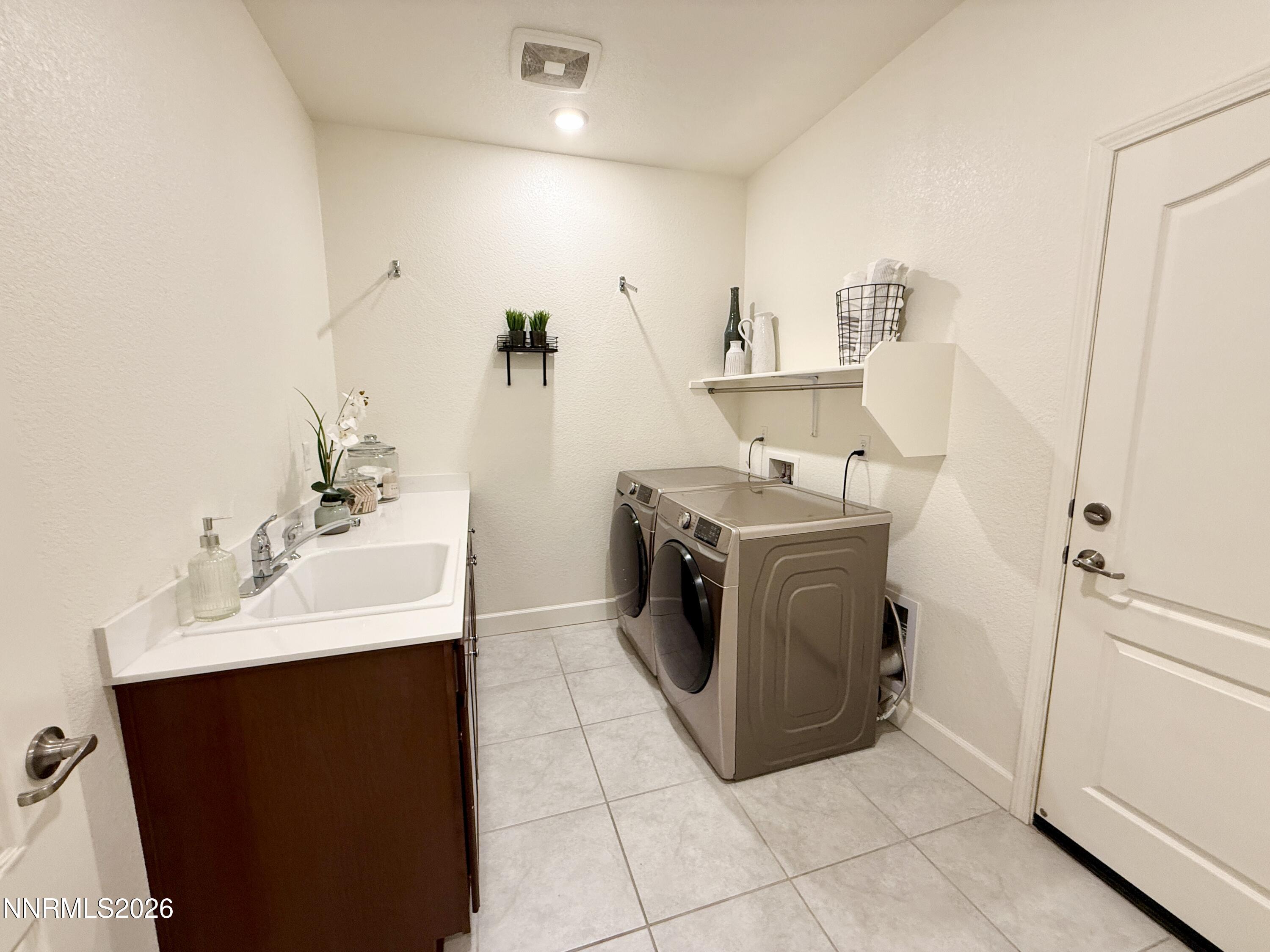 F8862C23-48C4-4E47-9C7B-6B6811E341A4_1_2