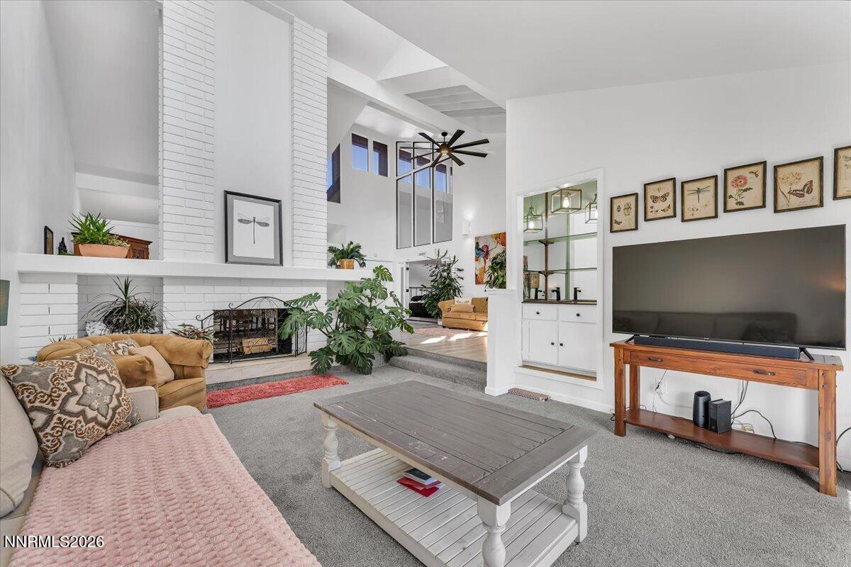 Living Room/Fireplace