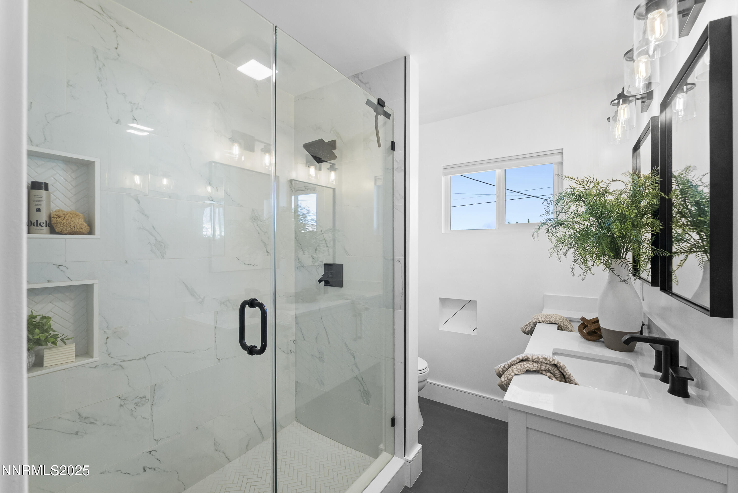 16-1692 Oakhurst Ave Reno NV 89509 (16 o